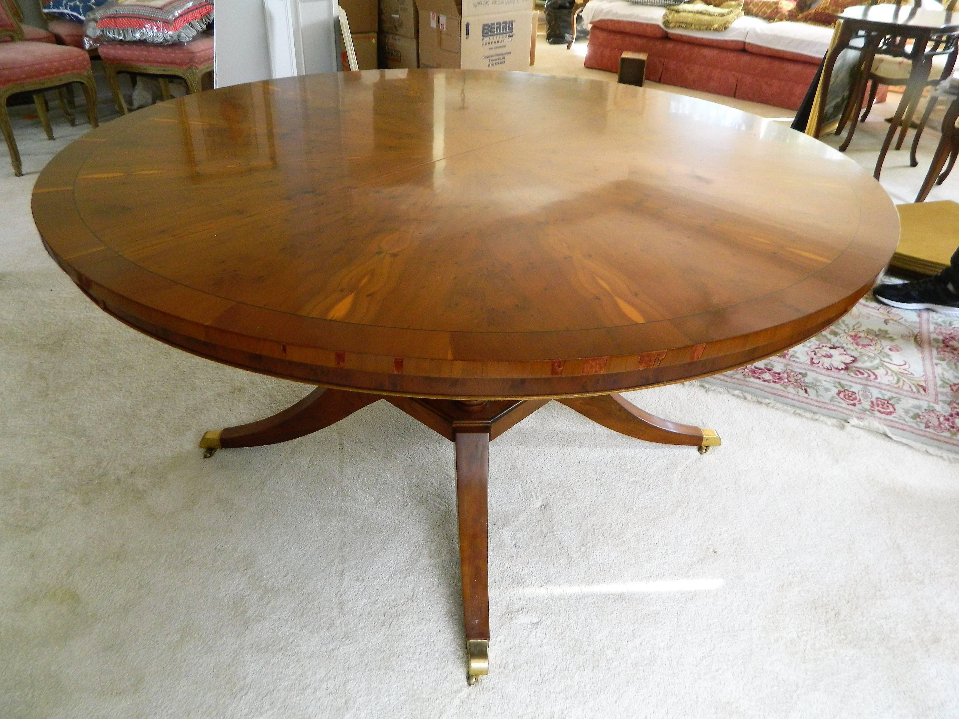 English Sunburst Dining Table with Two Leaves, Early 20th Century 3