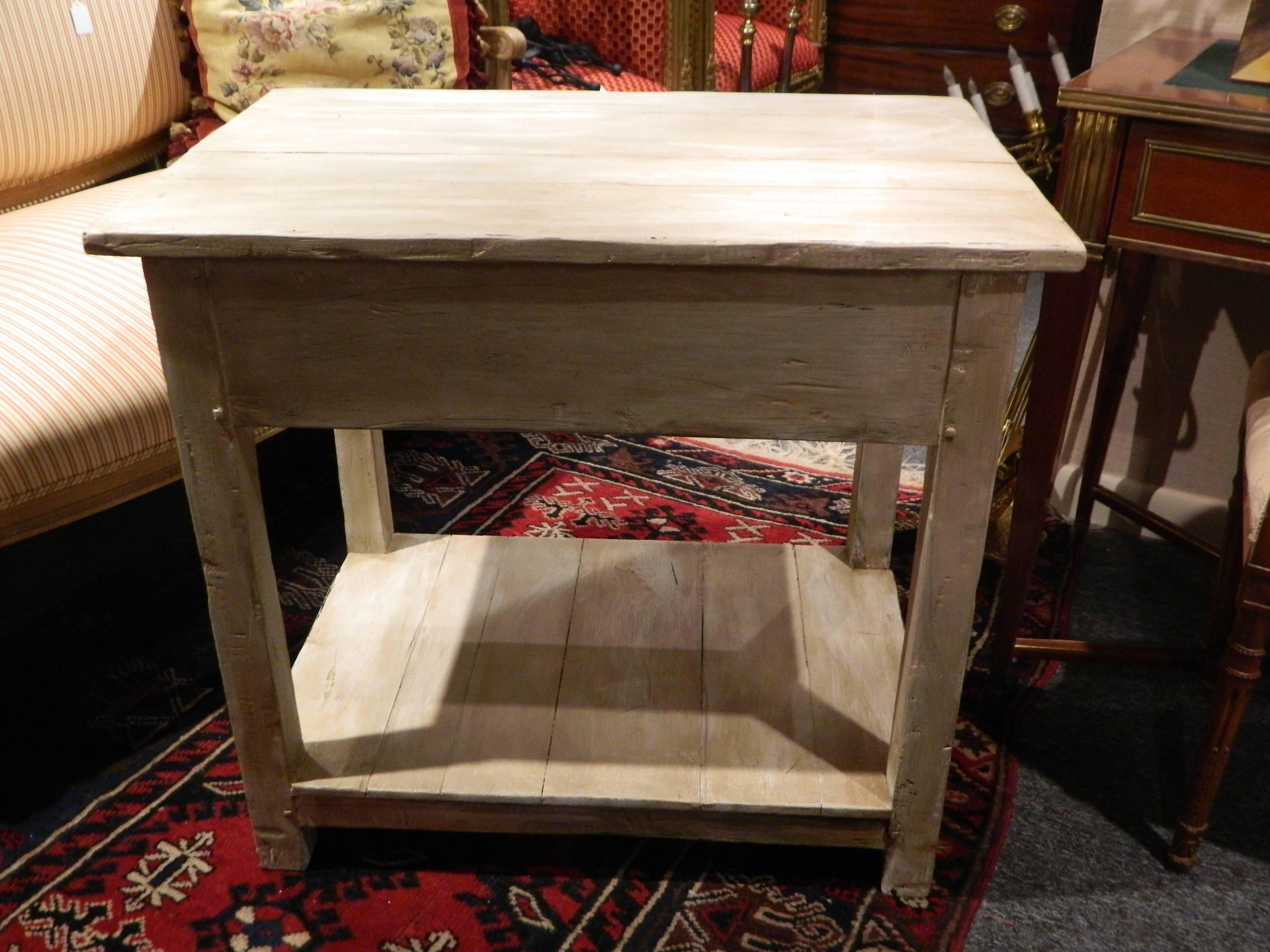 20ième siècle Table d'appoint ou table basse polychrome avec un seul tiroir, milieu du 20ème siècle en vente