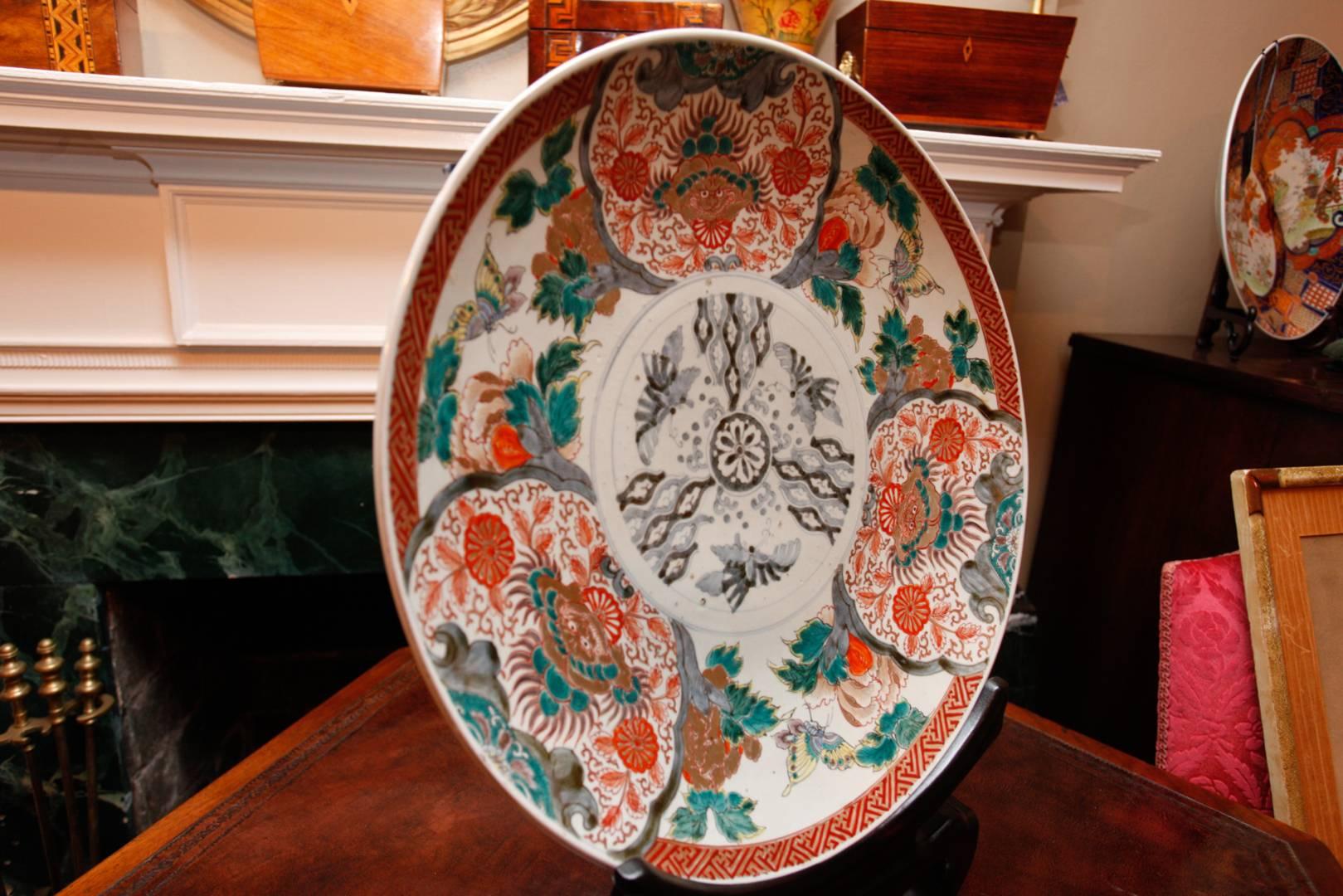 Chinese Meiji Period Imari Charger with Floral and Butterfly Motif, 19th Century 4