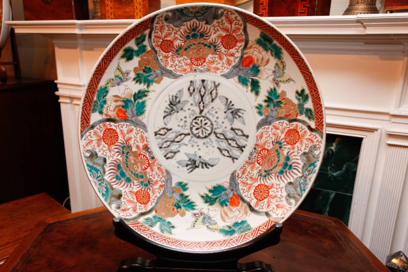 Chinese Meiji Period Imari Charger with Floral and Butterfly Motif, 19th Century 5