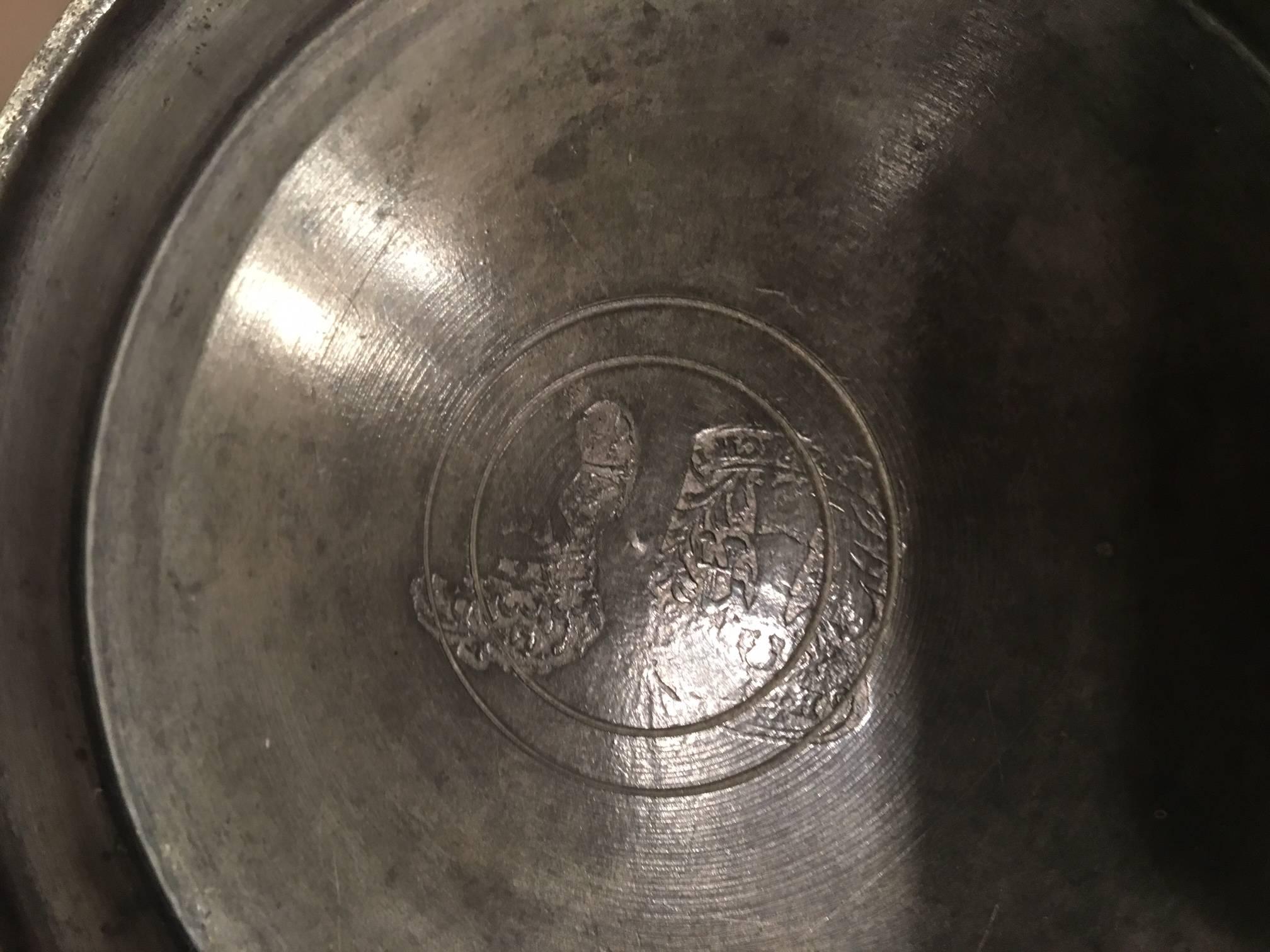 English Pewter Flagon or Tankard, 18th Century In Excellent Condition In Savannah, GA