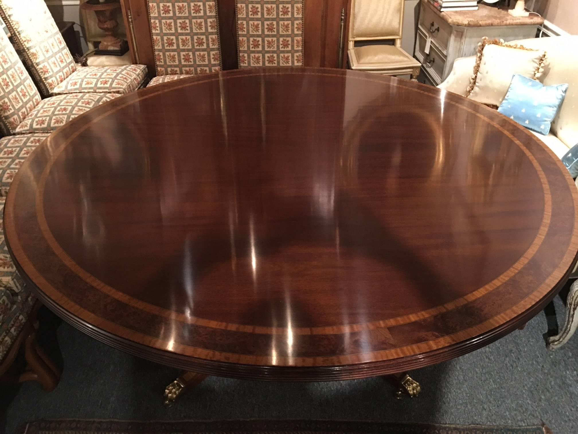 English Mahogany Round Dining Table with Inlaid Decoration, 20th Century 3