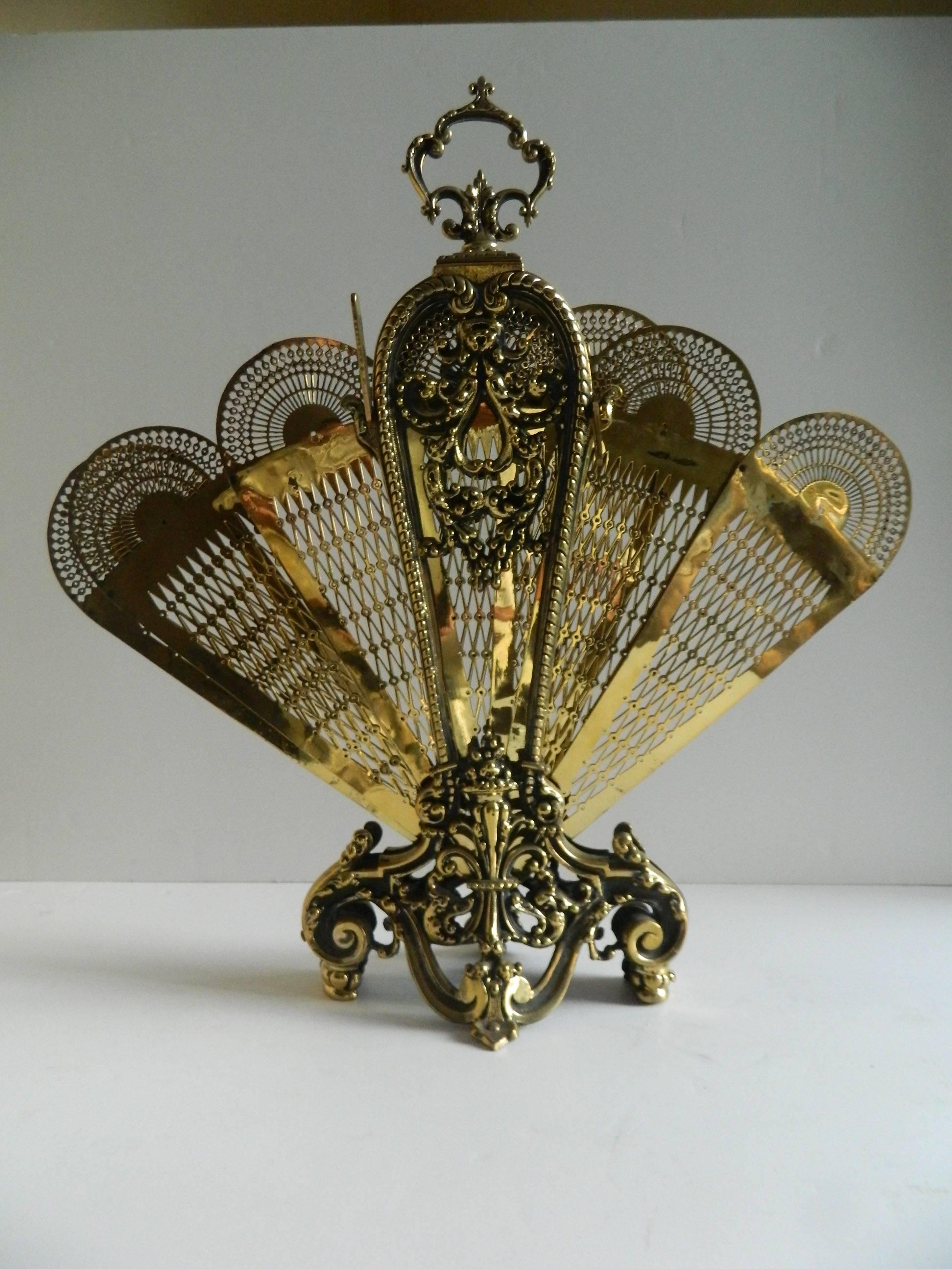 French polished brass fan fire screen, 19th century.