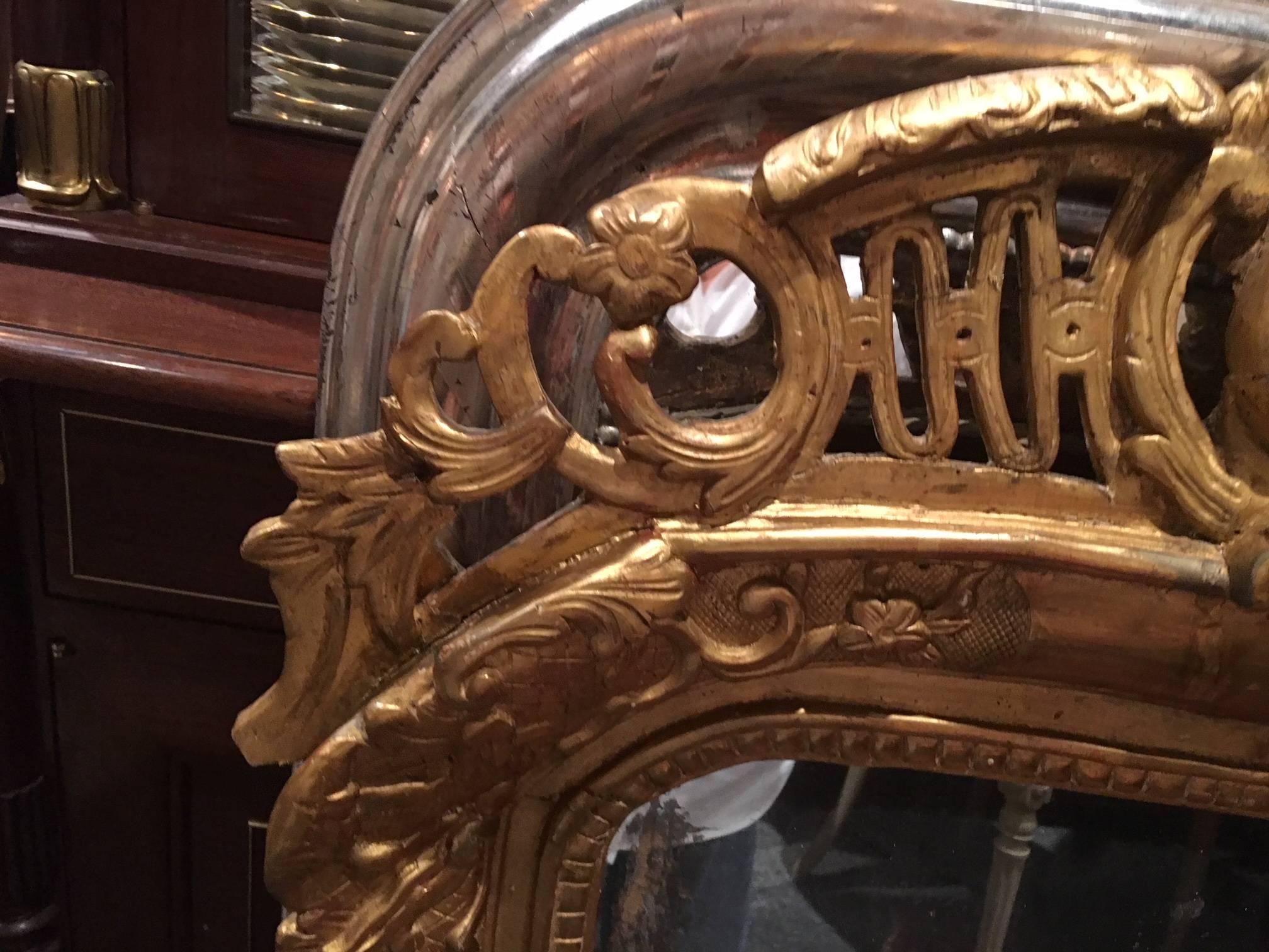 Vergoldeter Kaminsimsspiegel im Louis-XV-Stil, frühes 19. Jahrhundert (Französisch) im Angebot