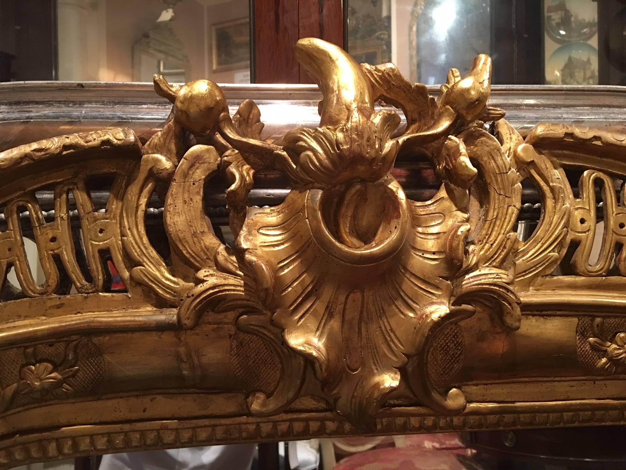 Vergoldeter Kaminsimsspiegel im Louis-XV-Stil, frühes 19. Jahrhundert im Angebot 2