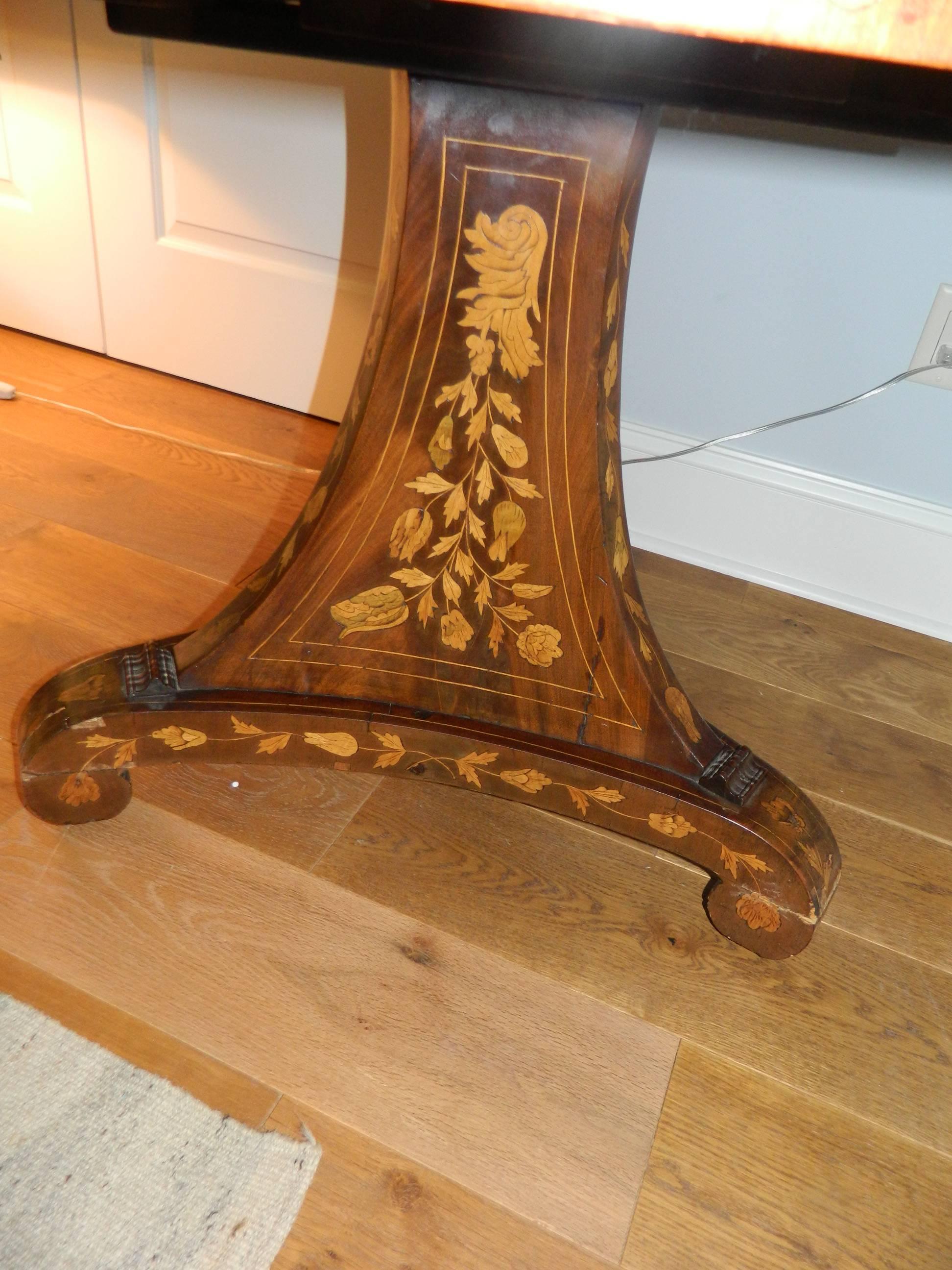 Dutch Round Marquetry Centre or Dining Table on a Pedestal, Mid-19th Century 1
