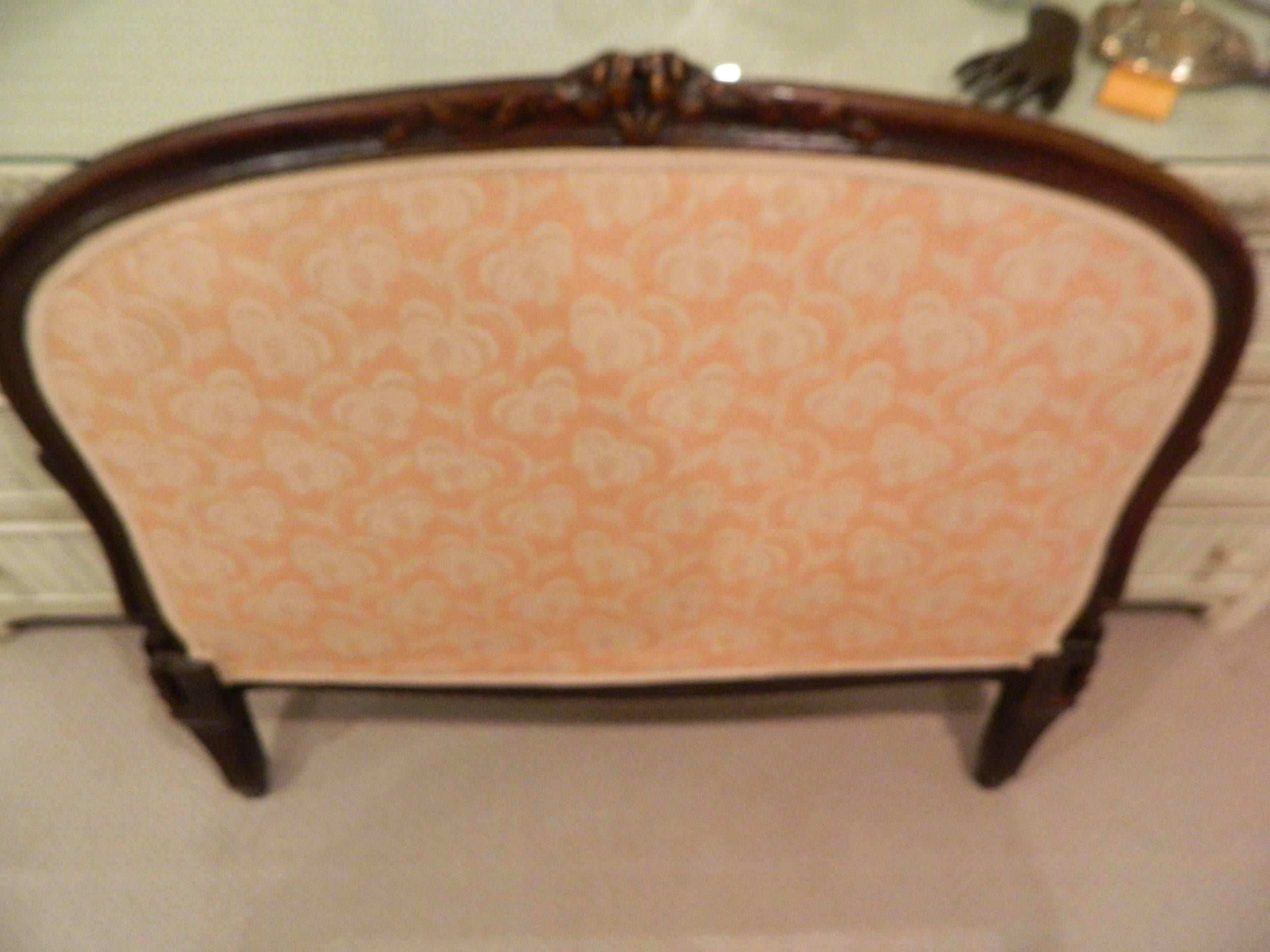 Louis XV Style French Upholstered Day Bed, 19th Century In Excellent Condition In Savannah, GA