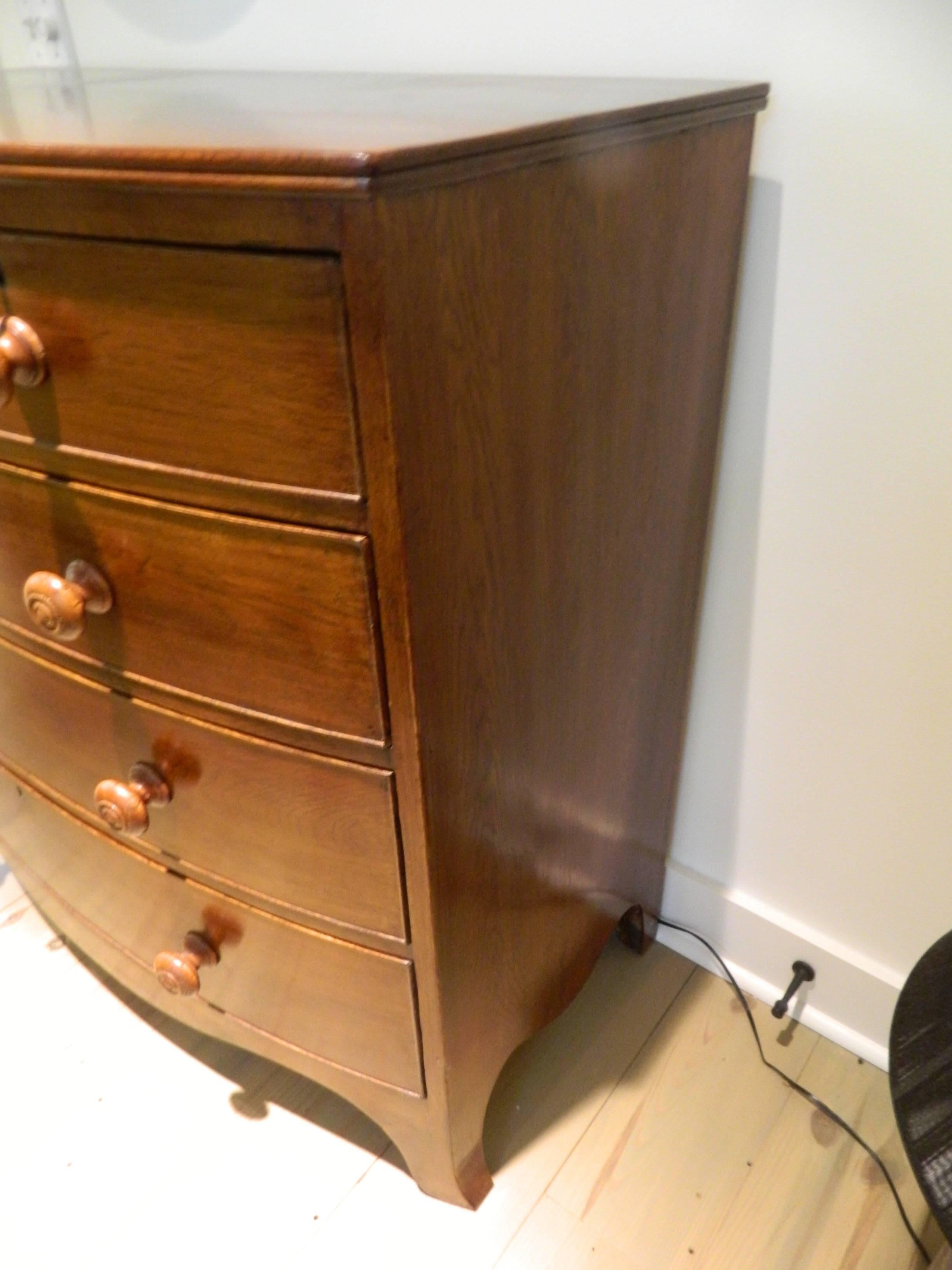 Georgian Style Mahogany Two over Three Chest of Drawers, 20th Century In Excellent Condition In Savannah, GA