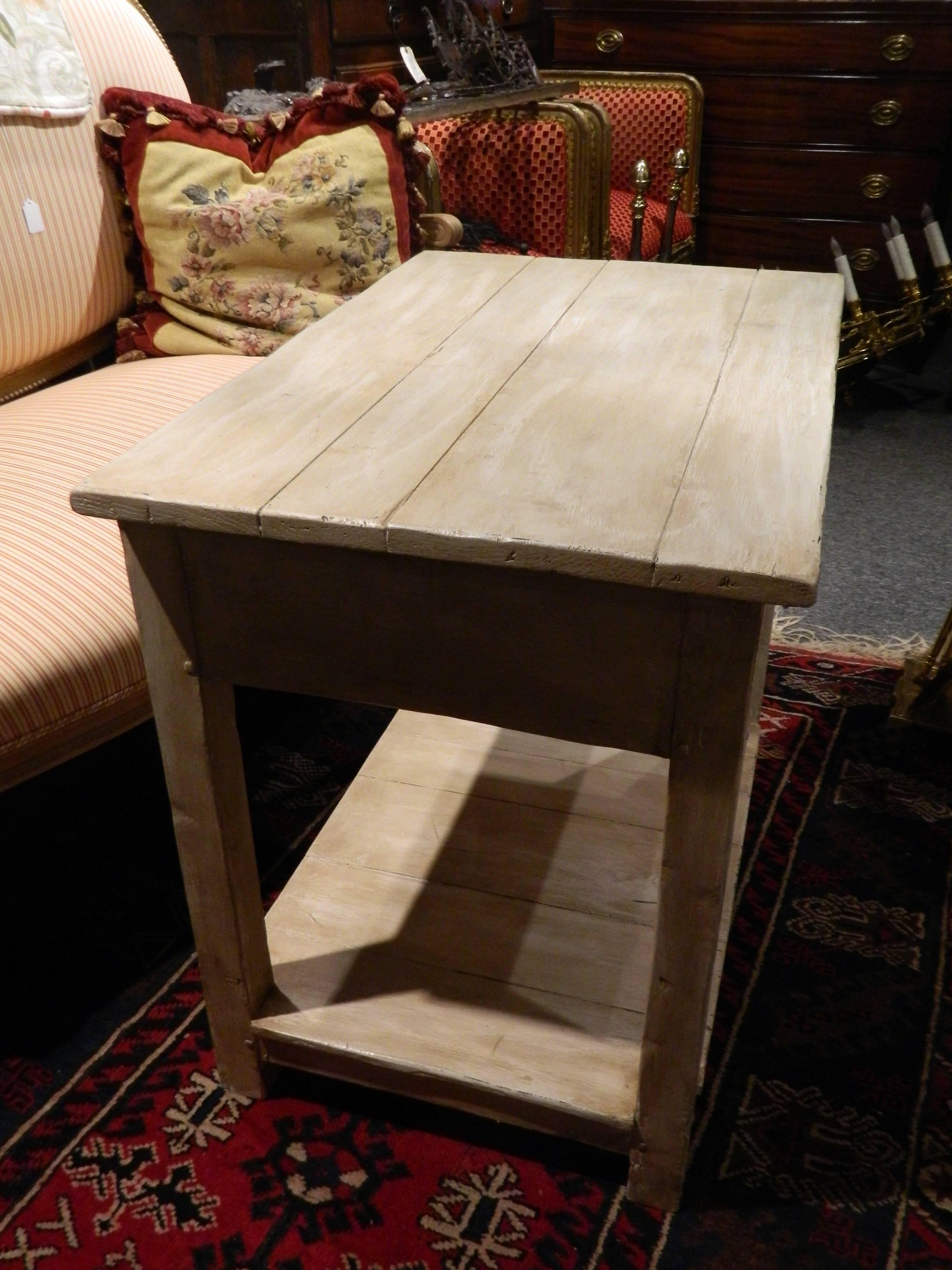 Table d'appoint ou table basse polychrome avec un seul tiroir, milieu du 20ème siècle en vente 2