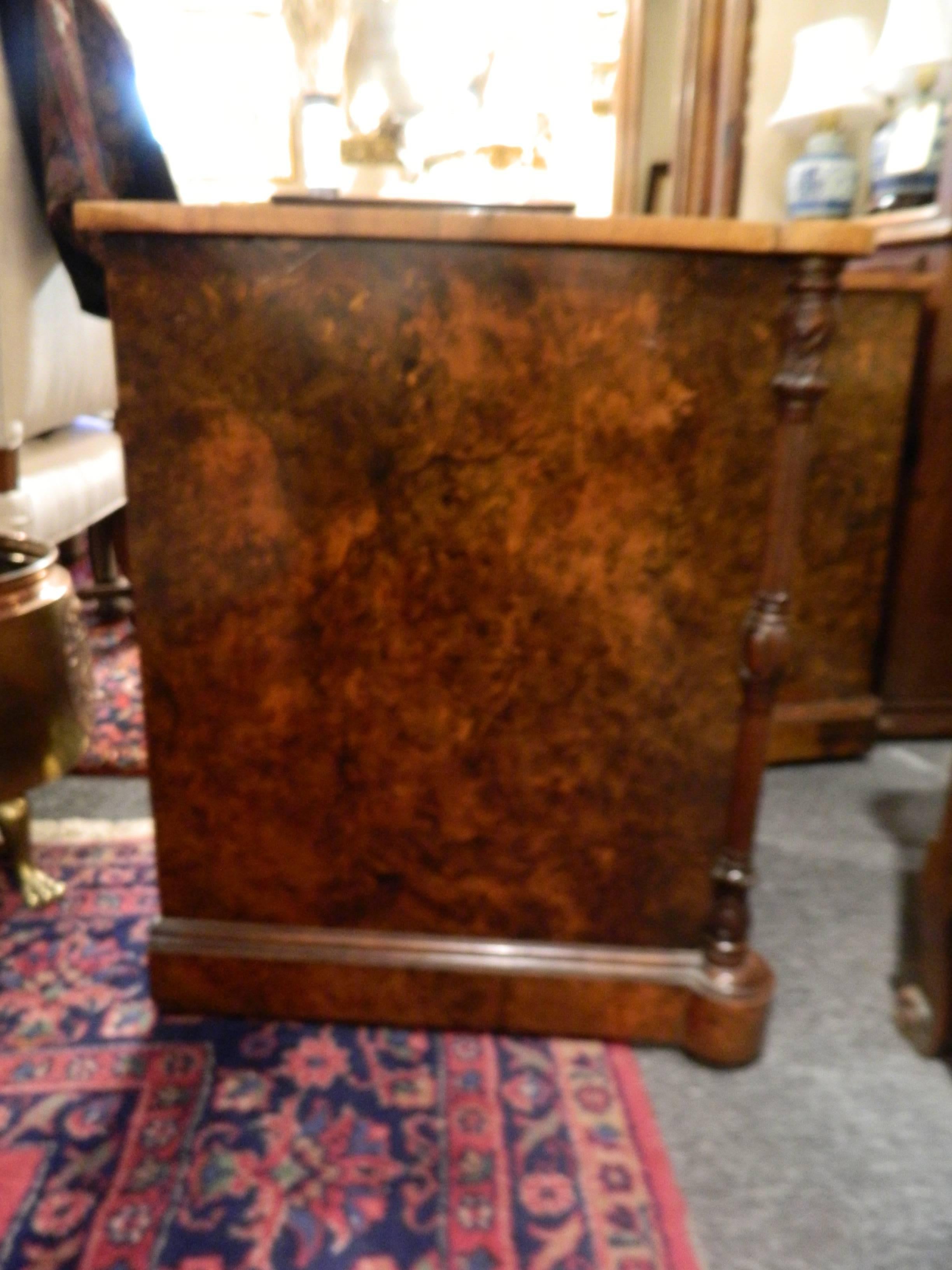 Pair of Burl Wood Nightstands on Casters, Early 20th Century 3