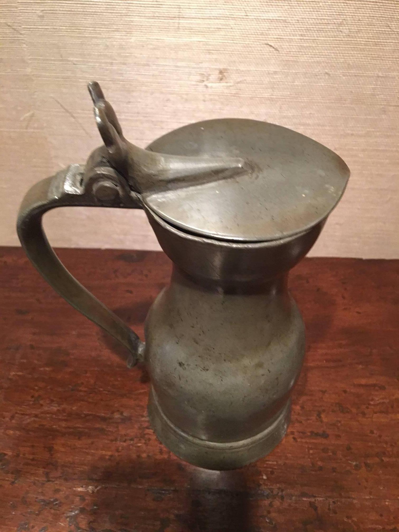 English Pewter Flagon or Tankard, 18th Century In Excellent Condition In Savannah, GA