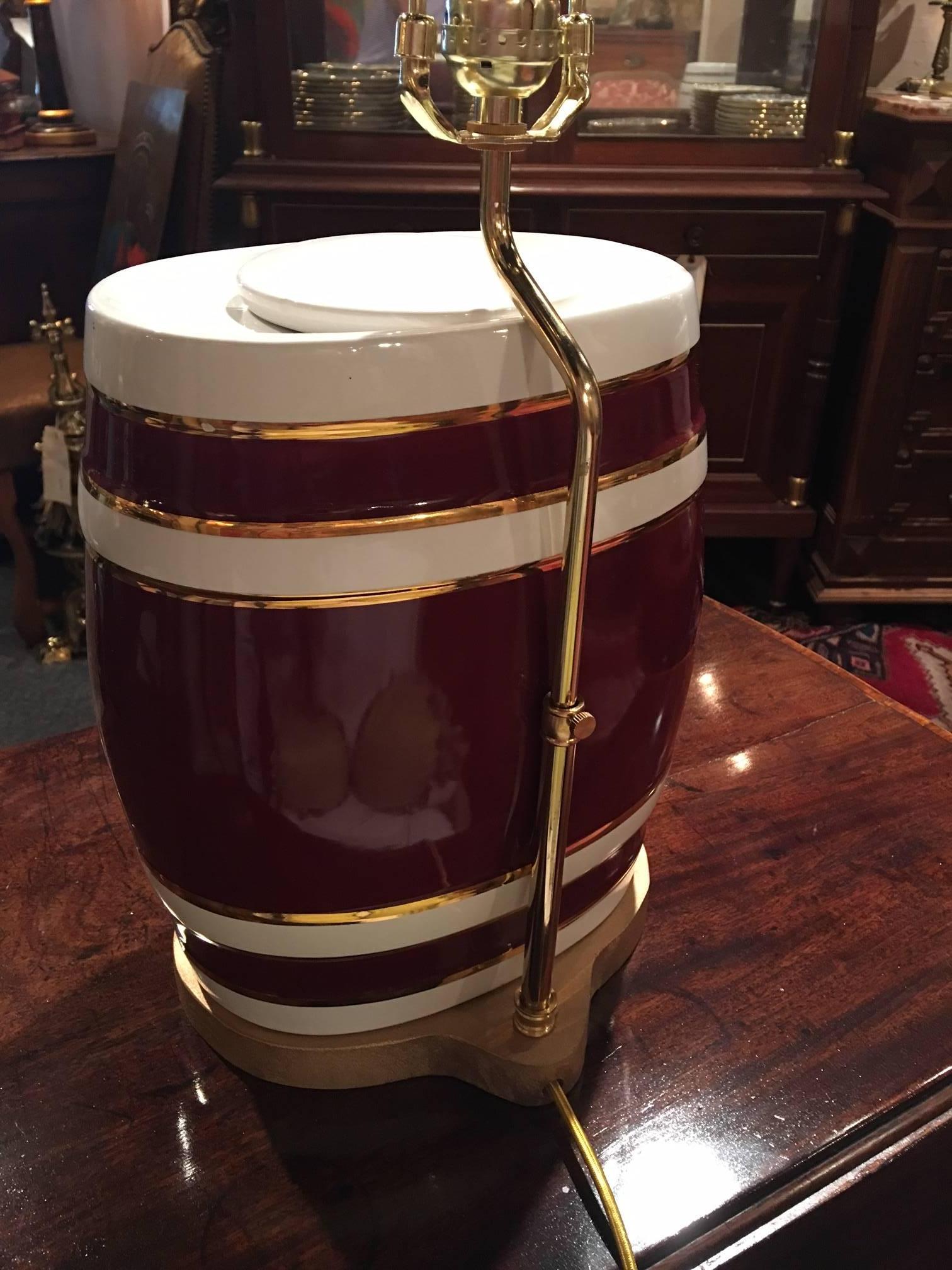English Royal Victoria Spirit Barrel Adapted as a Lamp, Early 20th Century In Excellent Condition In Savannah, GA