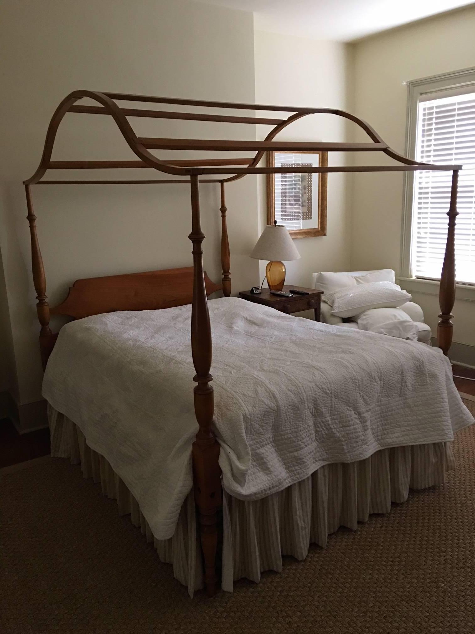 full size bed with canopy