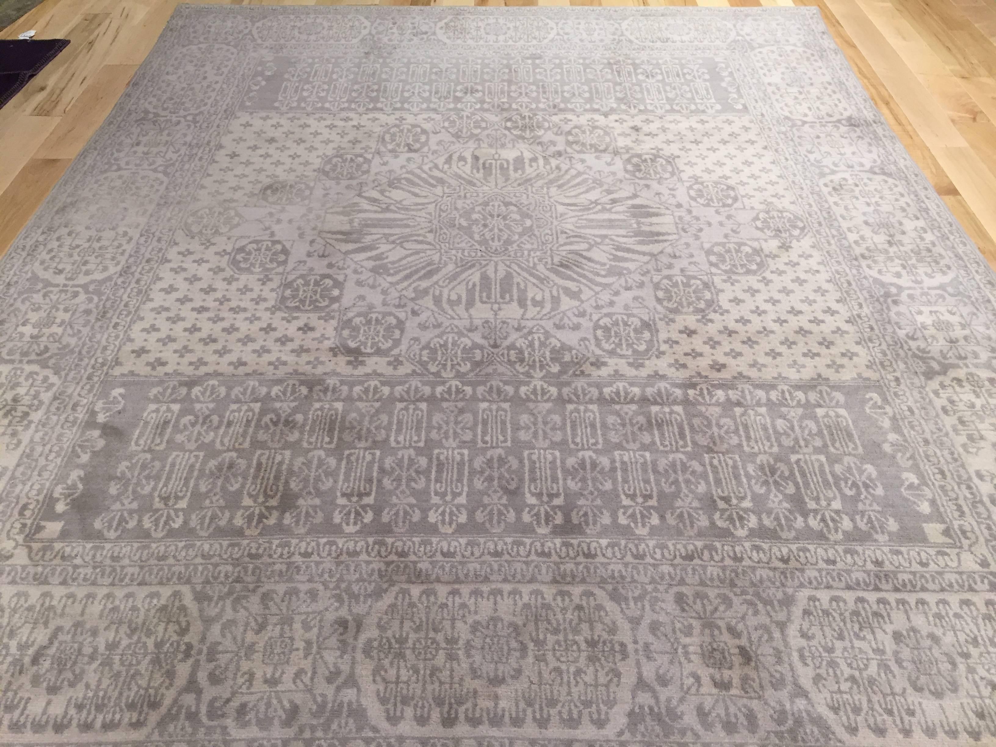 Hand-knotted rug in Himalayan wool, GoodWeave certified.