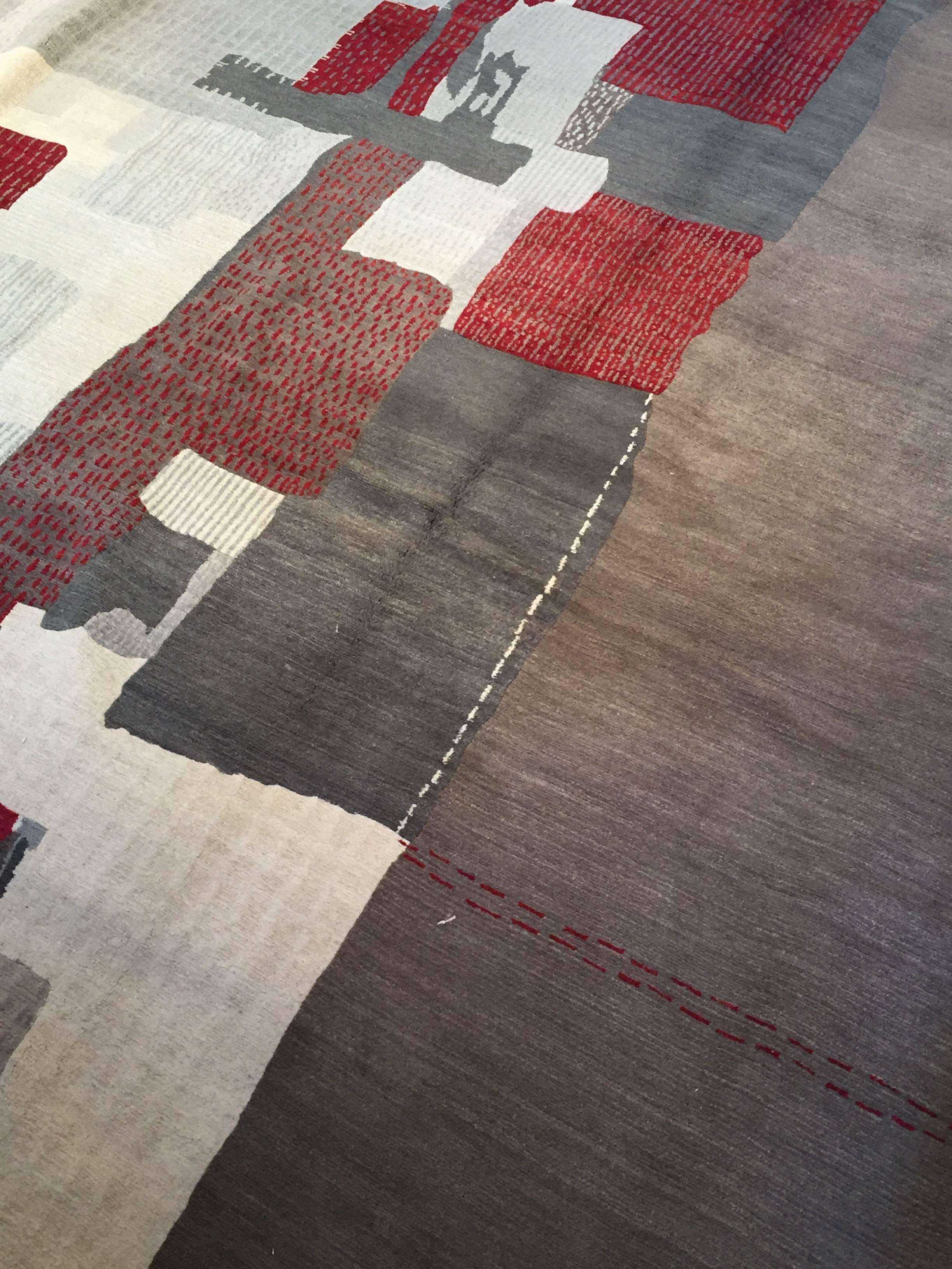 Hand-knotted rug in Himalayan wool, GoodWeave certified.