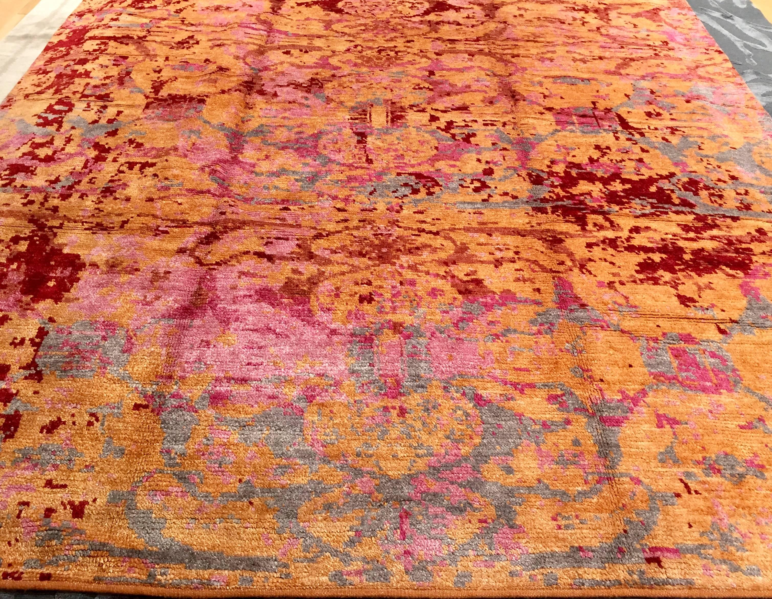 Hand-knotted rug in Indian wool and raw silk on a cotton foundation.