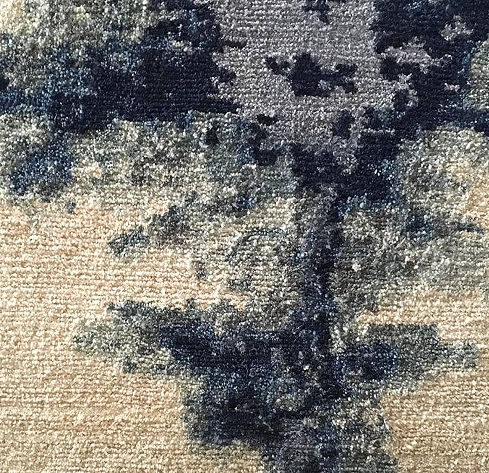 Hand-knotted rug in Himalayan vegetal dyed wool, GoodWeave certified.