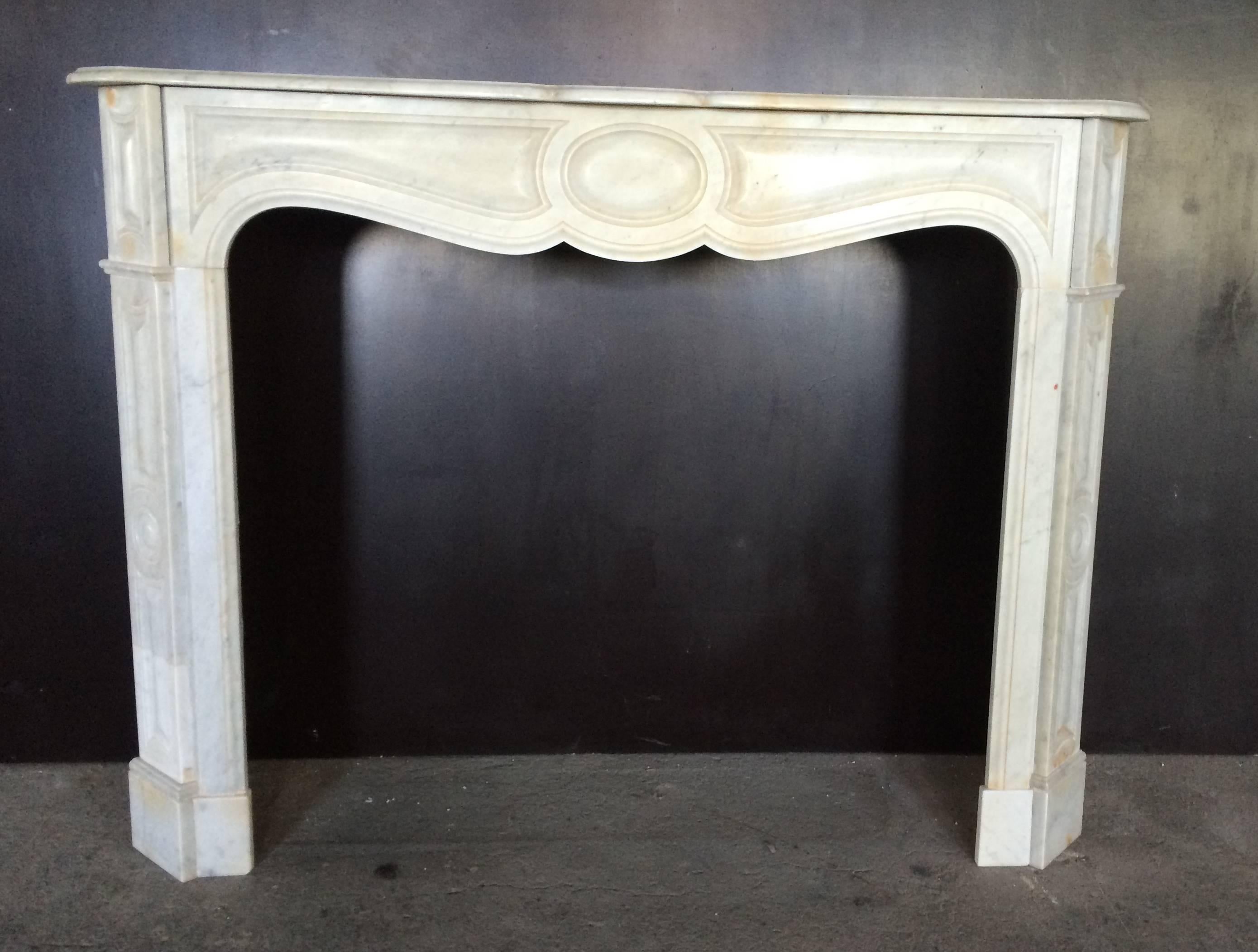 French Antique White Marble Fireplace Louis XV Style 19th Century, Paris, France For Sale 2