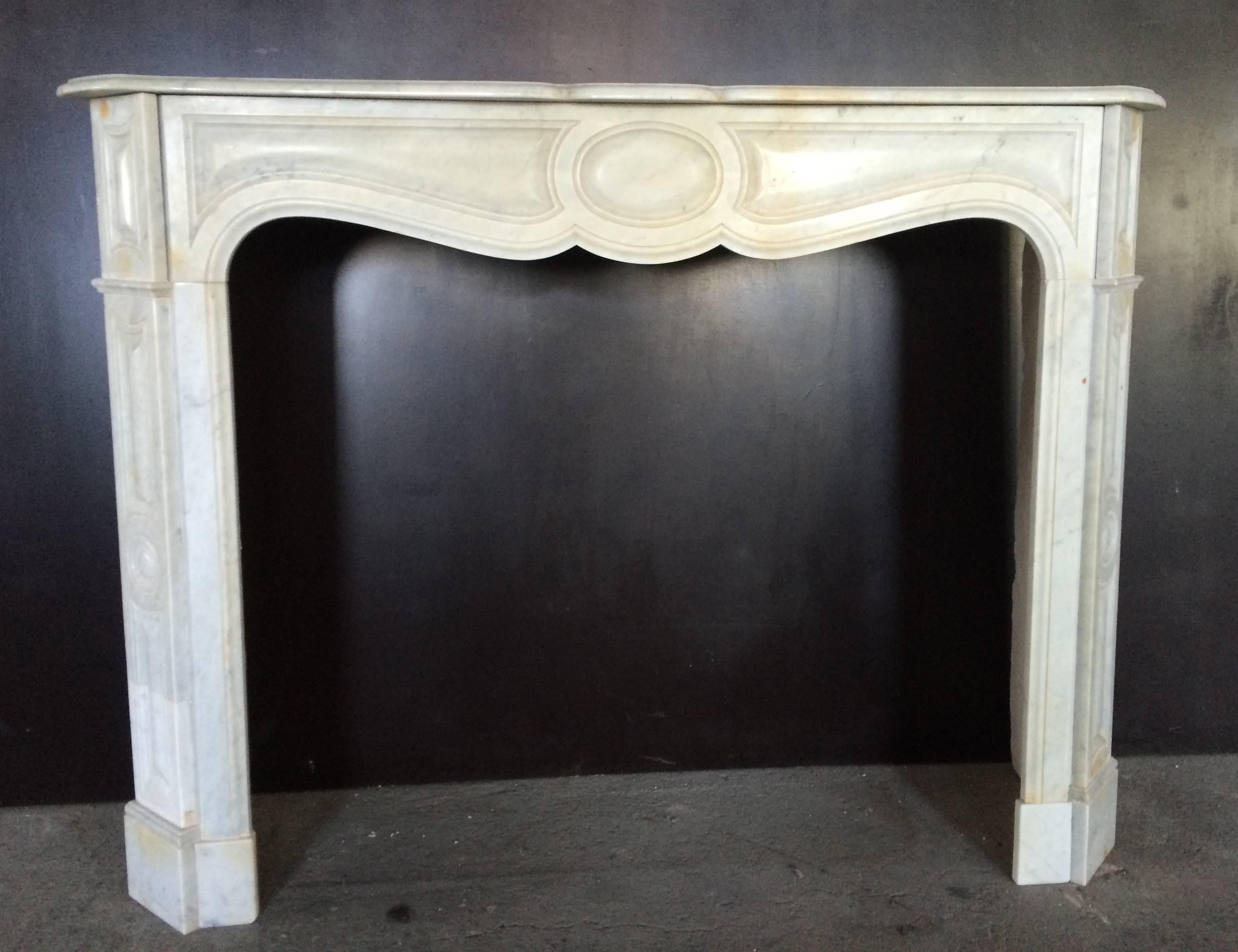 French Antique White Marble Fireplace Louis XV Style 19th Century, Paris, France For Sale 5