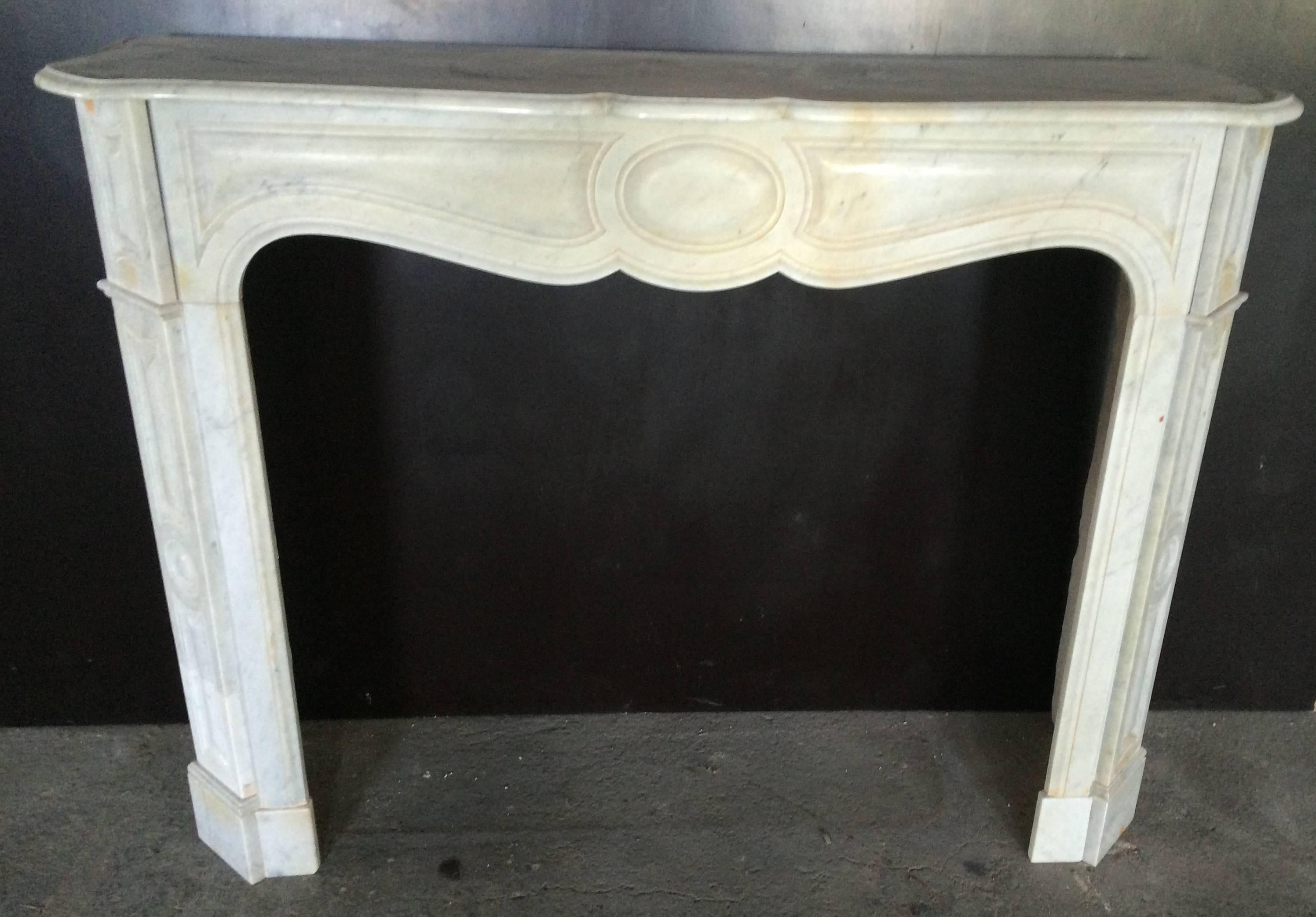 French Antique White Marble Fireplace Louis XV Style 19th Century, Paris, France For Sale 6