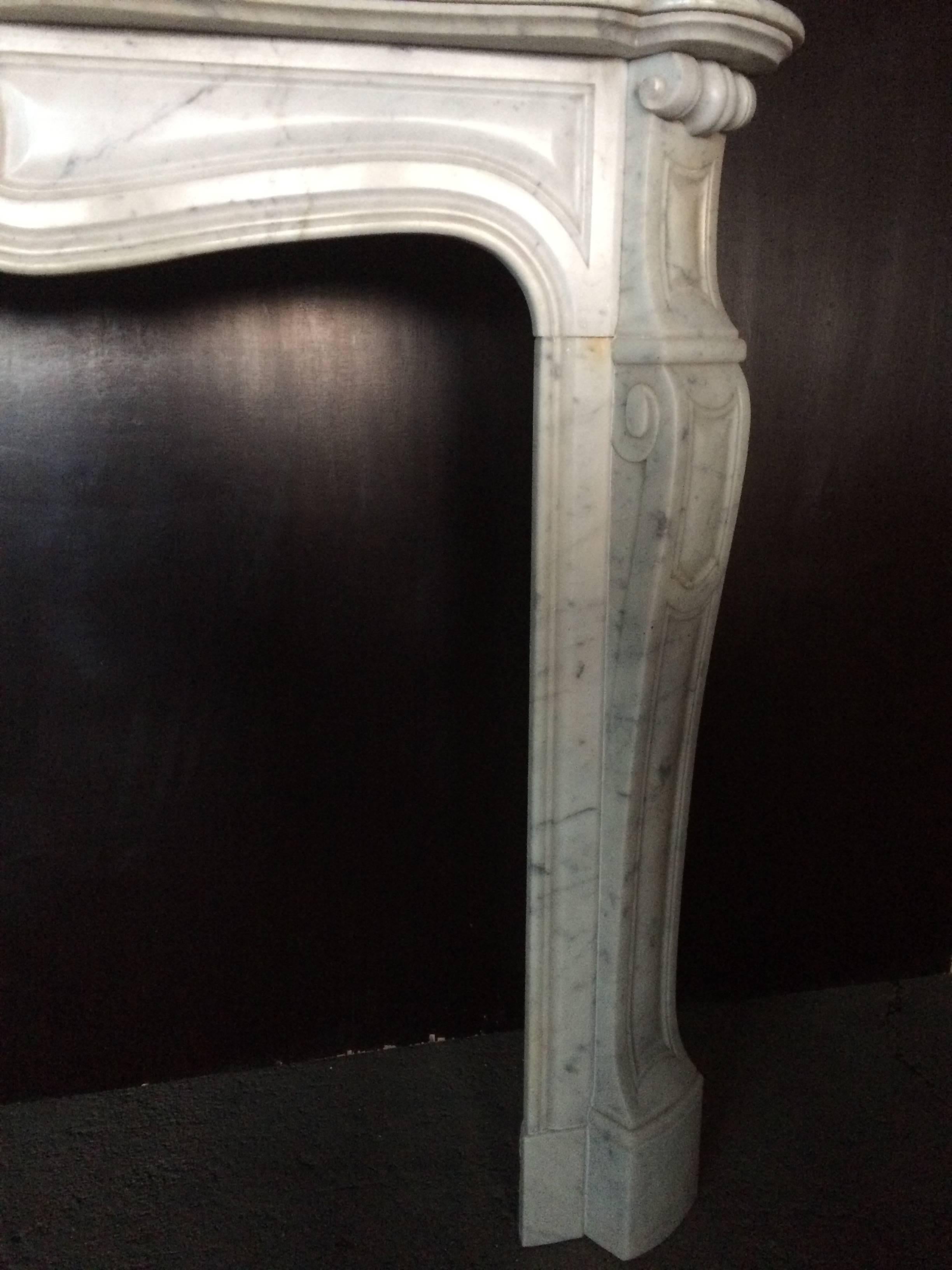 French Antique White Marble Fireplace Louis XV Style Volutes 19th Century France For Sale 1