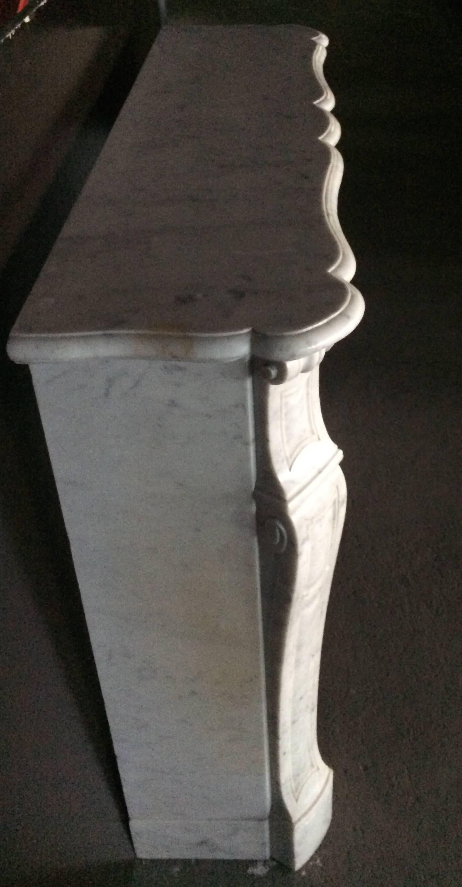 French Antique White Marble Fireplace Louis XV Style Volutes 19th Century France For Sale 2
