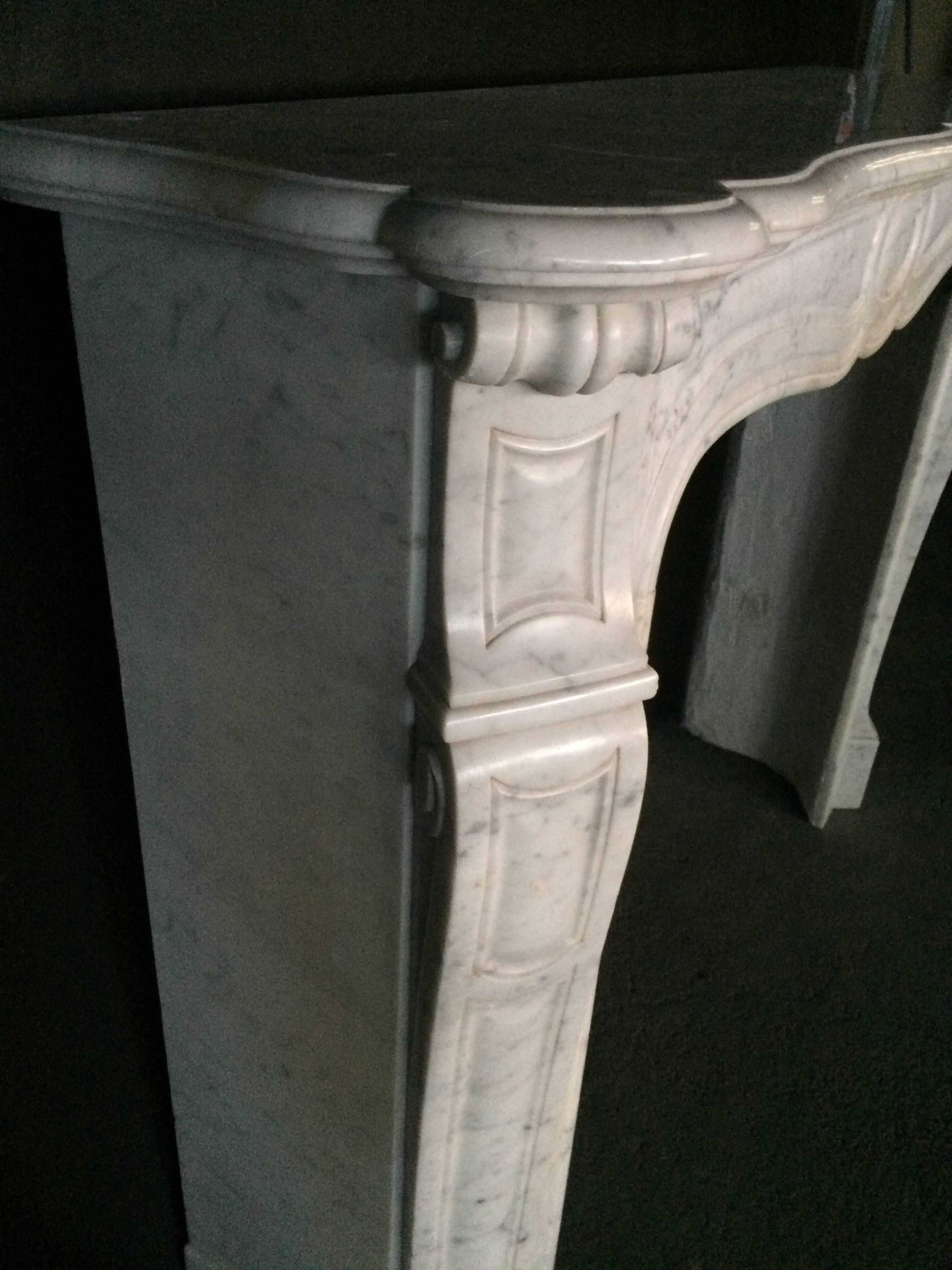 French Antique White Marble Fireplace Louis XV Style Volutes 19th Century France For Sale 3