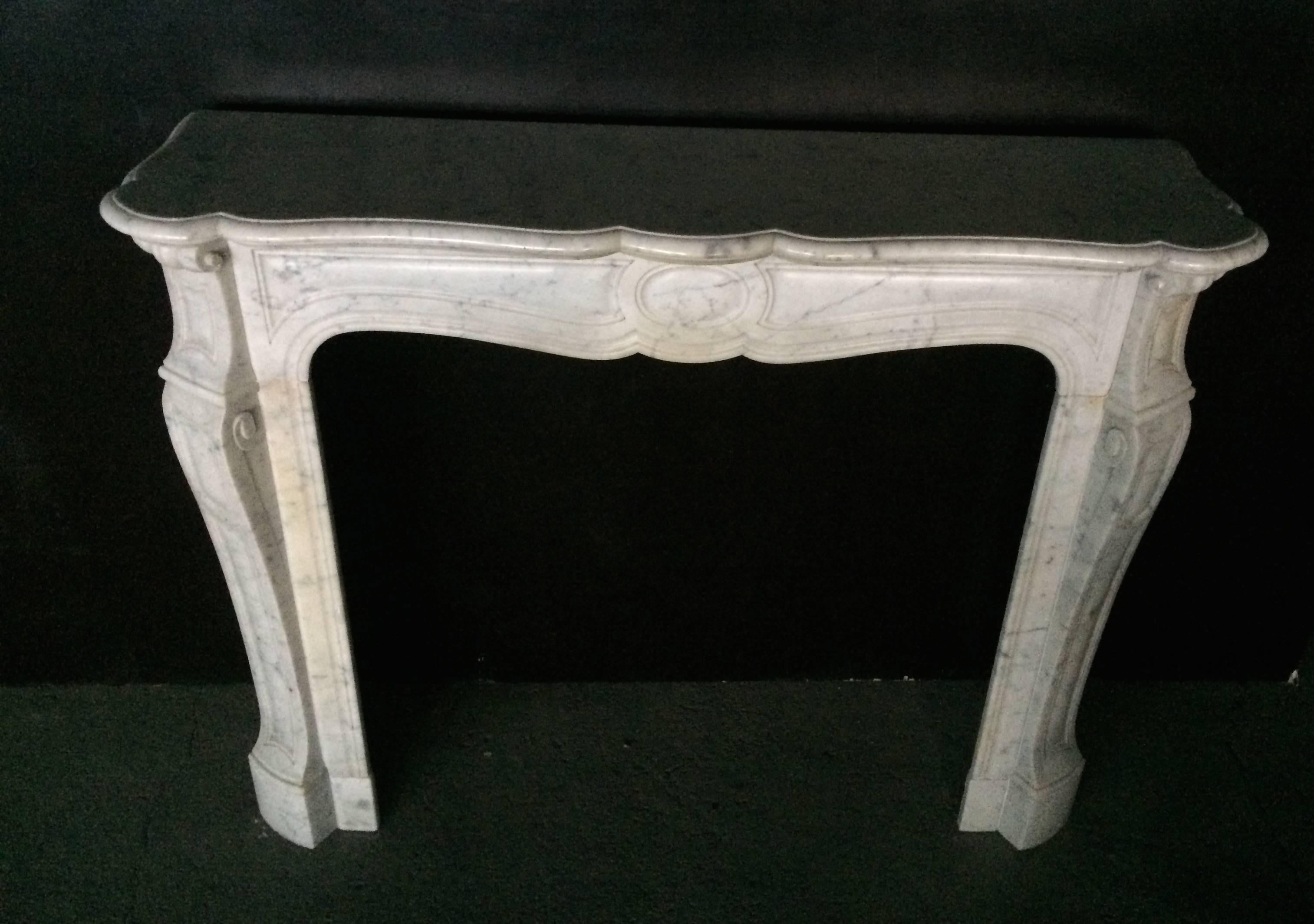 French Antique White Marble Fireplace Louis XV Style Volutes 19th Century France For Sale 6