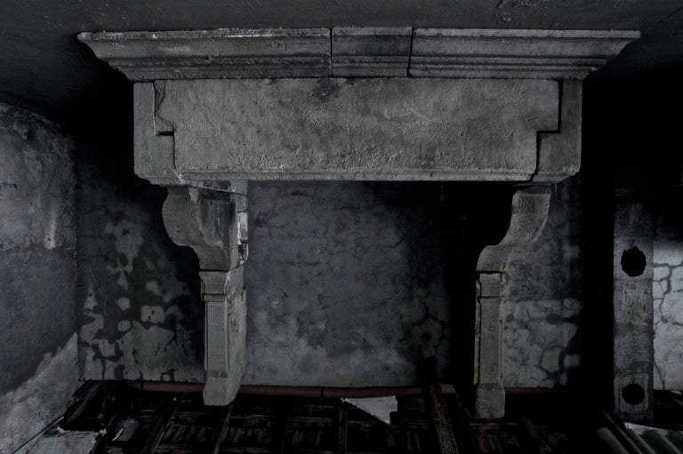 Rare fireplace in stone from Lorraine, France.
Mid-17th century in great condition, with 
