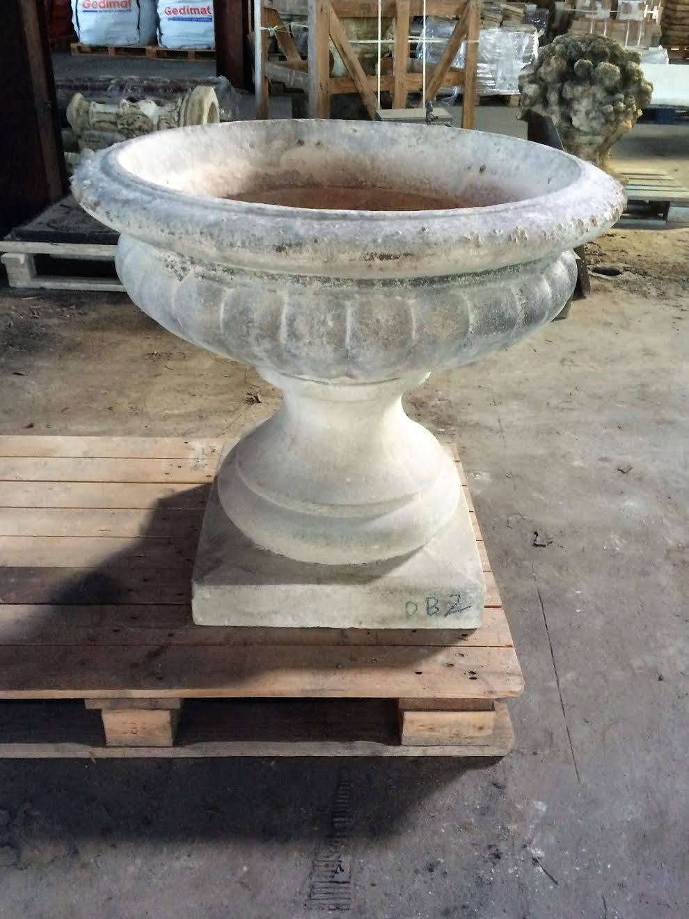 French Large Garden Urn, circa 1950s, France In Good Condition For Sale In LOS ANGELES, CA