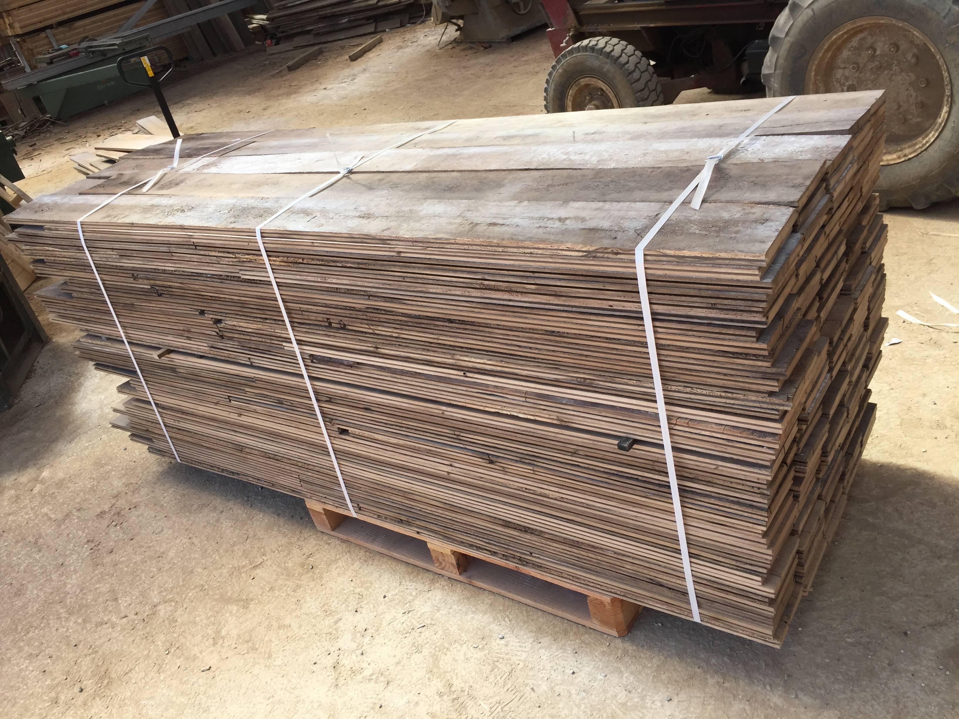 Reclaimed French Wood Oak Flooring from France In Good Condition For Sale In LOS ANGELES, CA