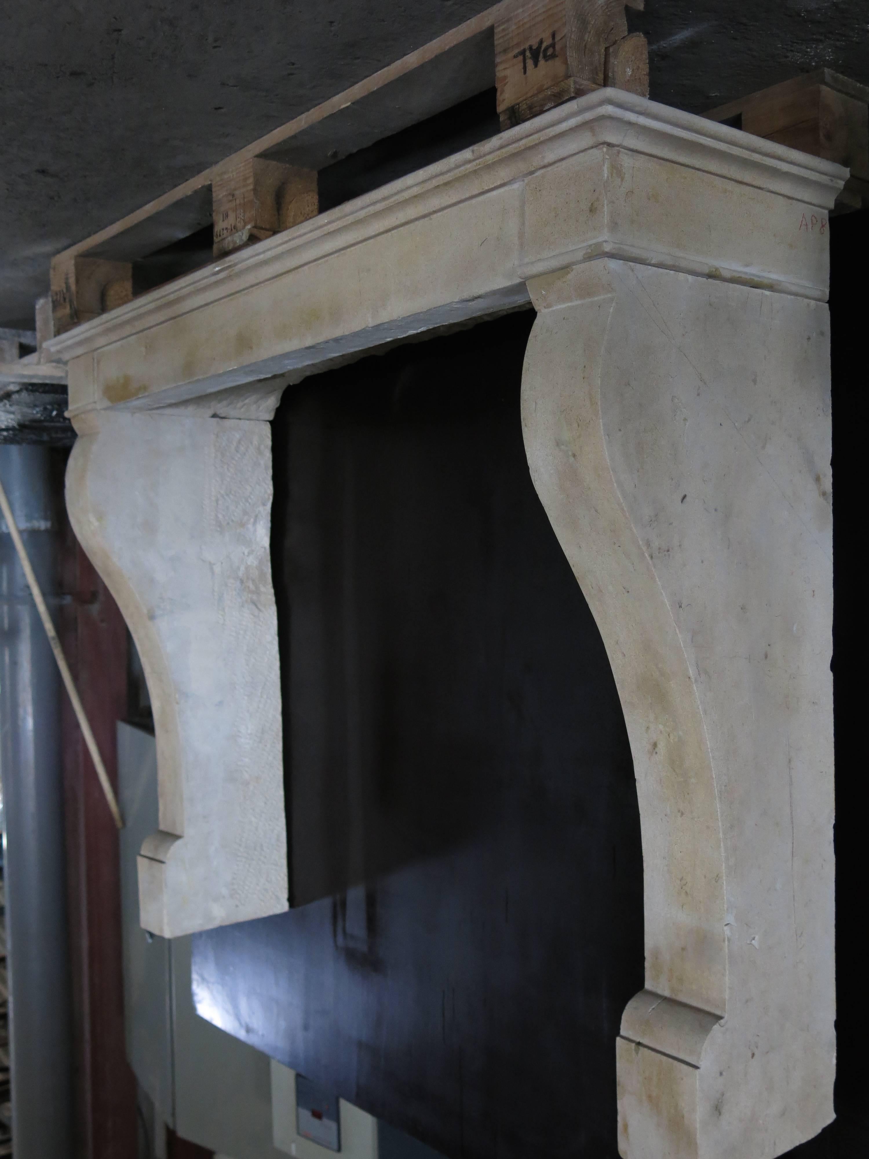 French Antique Louis Philippe Style Fireplace Hand-Carved, 1800s, Paris, France In Good Condition For Sale In LOS ANGELES, CA