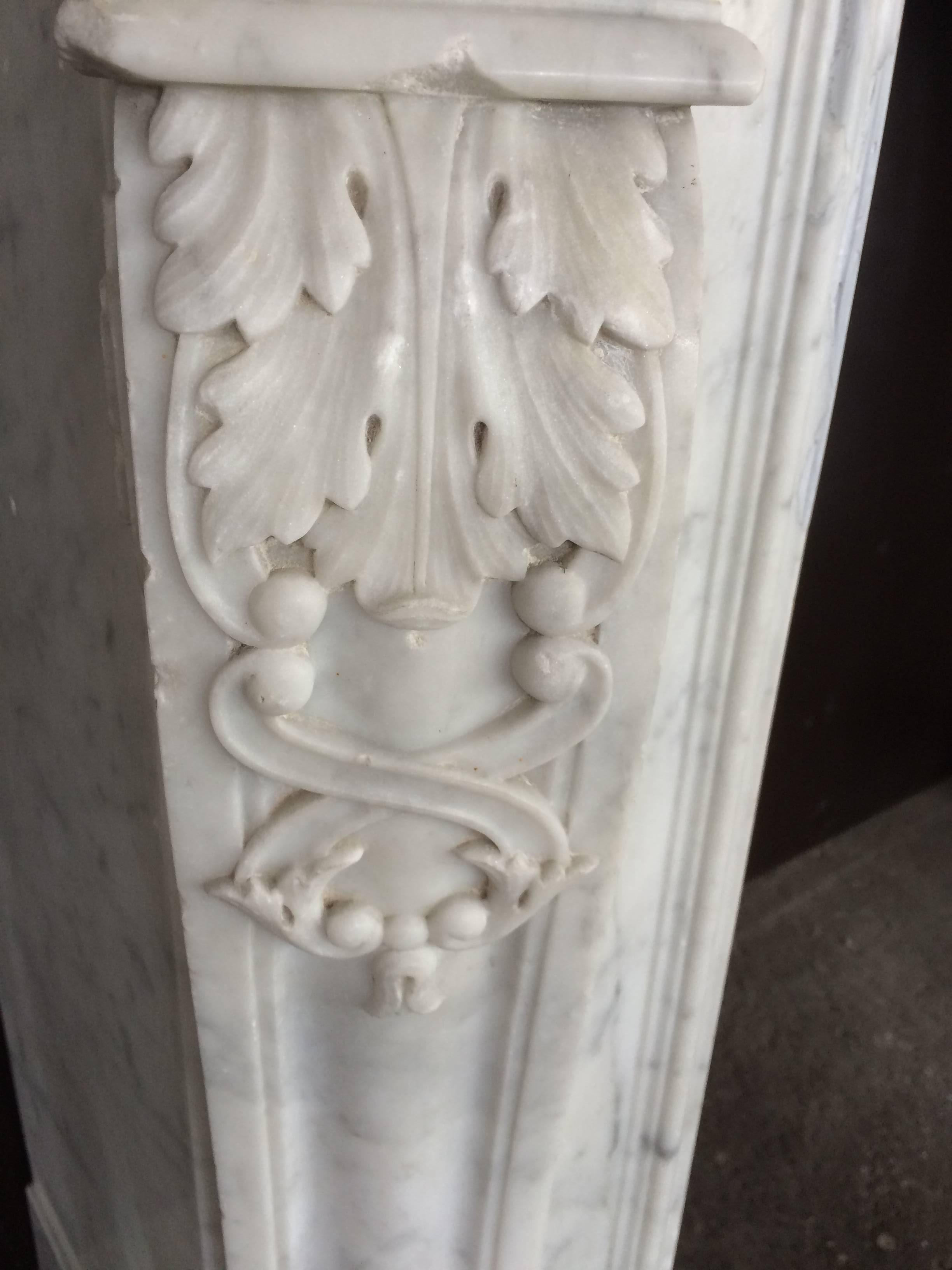 Antique marble fireplace white Carrera exceptional quality, 19th C, France.
High end quality handcrafted from that period, original and authentic, very unique and rare.
Very detailed leaves and shell on the sides and middle of the mantel, all parts