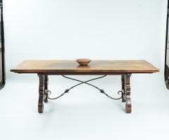 Tavolo da pranzo in rovere in stile barocco spagnolo con traverse in ferro battuto, 1970