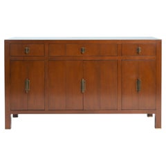 Credenza in legno di ciliegio in stile transizionale con finiture geometriche in ottone, anni ’80