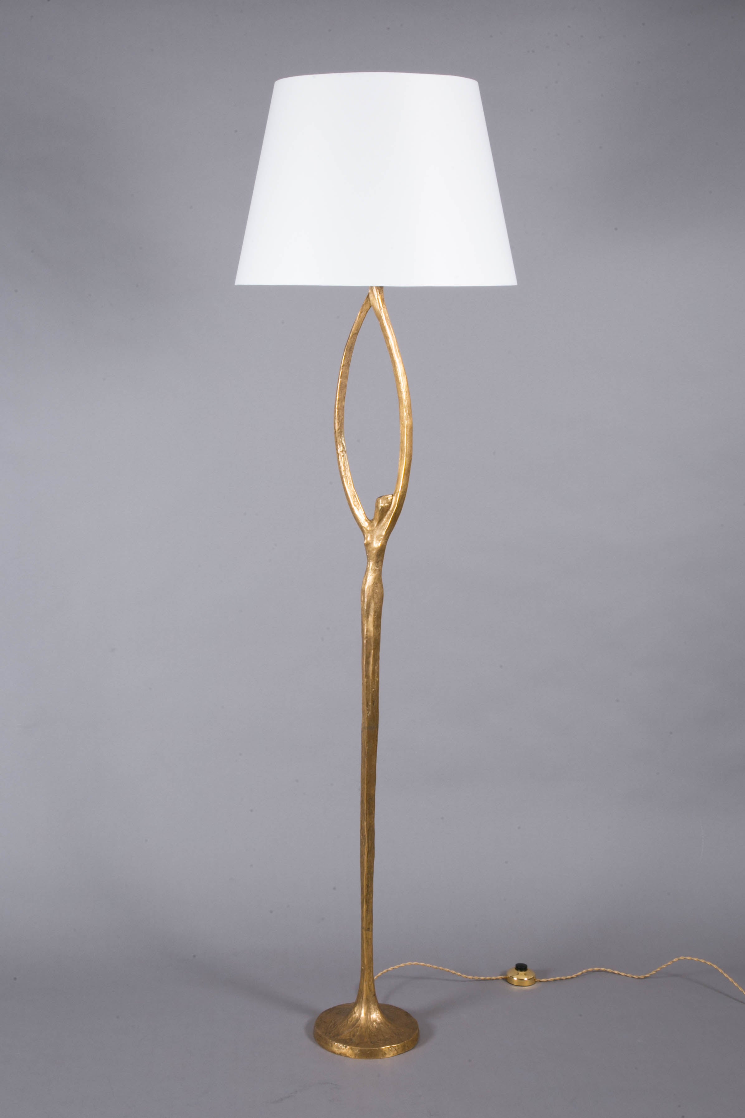 Rare gilt patinated sculpted bronze floor lamp called “Standing woman“, with lampshade, circa 1960 by Felix Agostini (1910-1980).
Circular base. Bronze shaft ht 145 cm.

Ref : Maison française Revue, 1956.