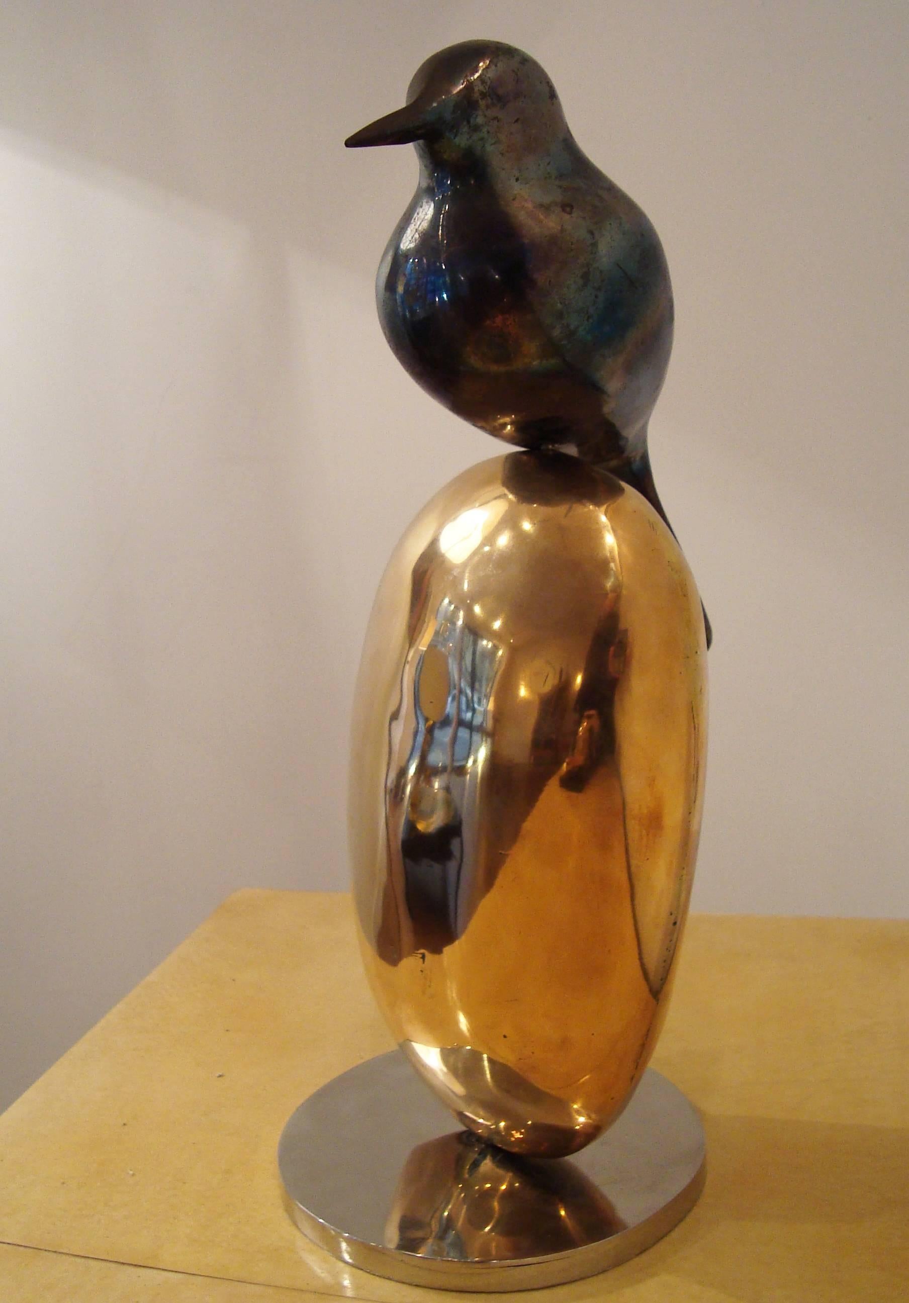 Moderne Sculpture en bronze d'un oiseau sur un rocher, années 1970, par René Broissand