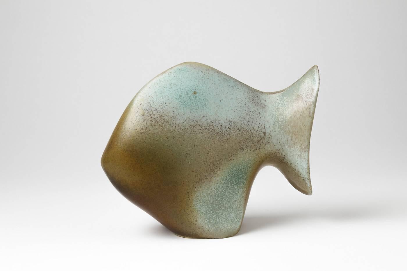 Fine XX secolo Elegante scultura di pesce in porcellana di Tim Orr in vendita
