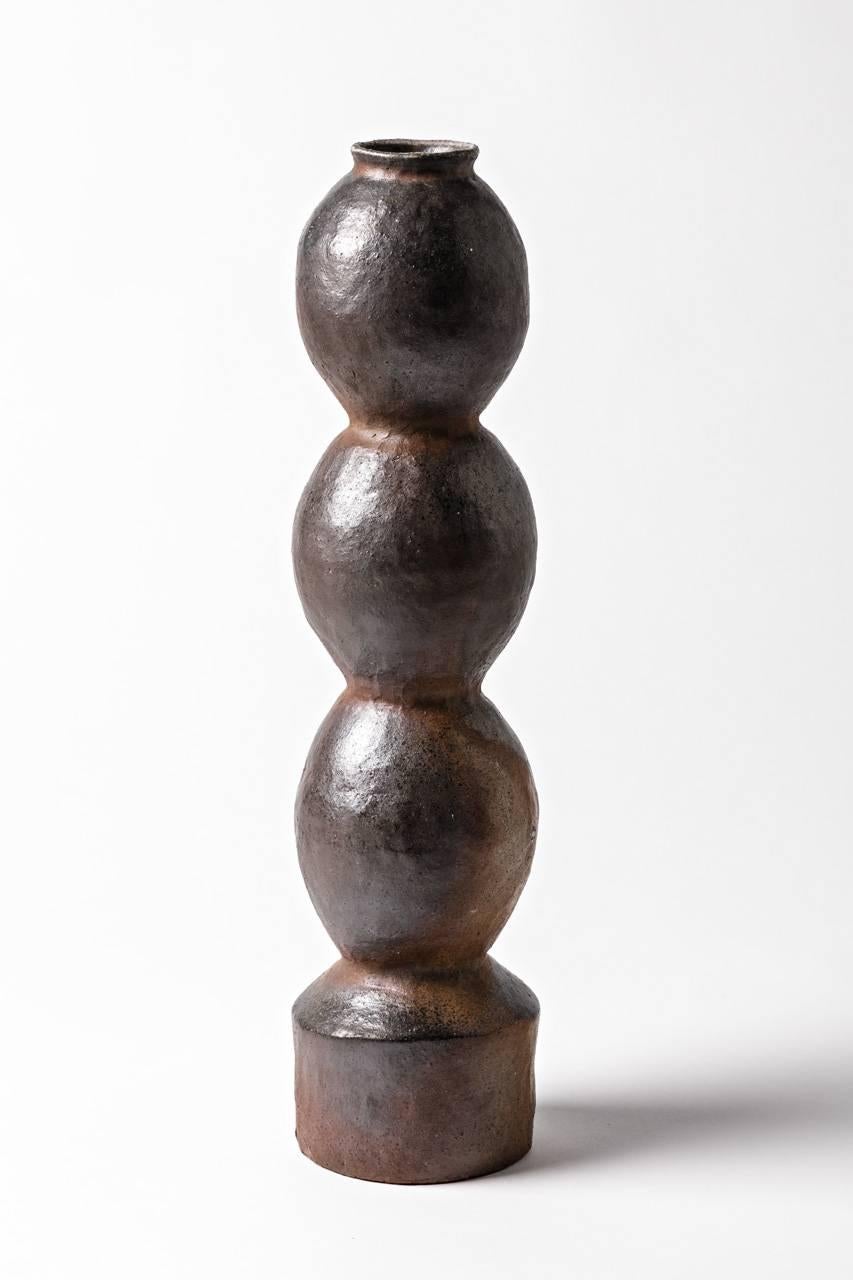 Important ceramic sculpture / vase by Martin Hammond.

In the style of Brancusi sculpture.

Stoneware with wood firing and exceptional brown colors.

circa 1970. Signed under the base.

