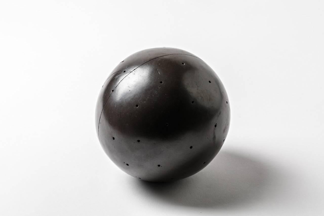 Elegant black spherical abstract ceramic by Nadia Pasquer.

Nadia Pasquer is a famous French artist born in 1940.

Exceptional black color with matte and shiny effects.

Signed under the base.
