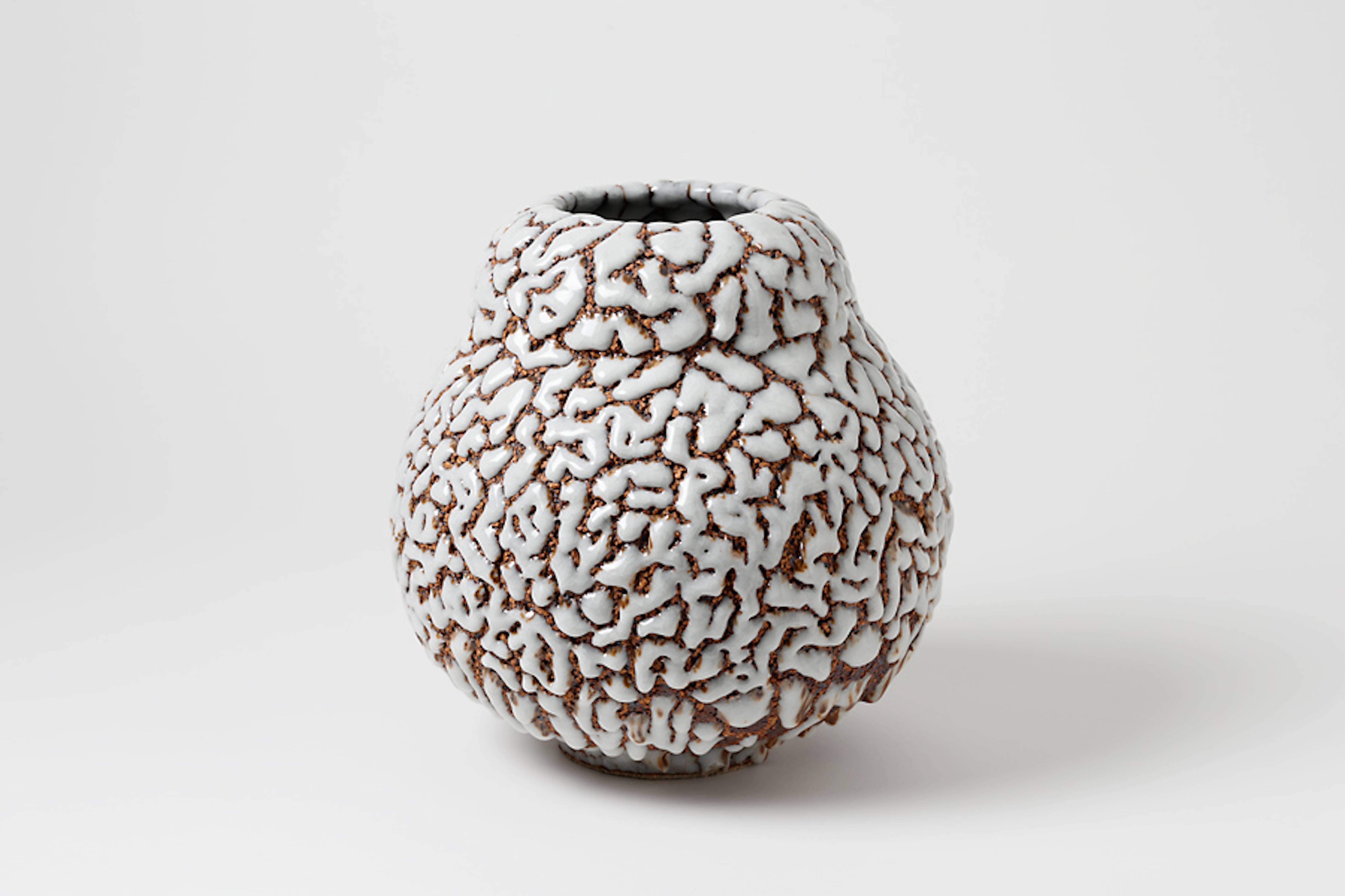 A contempory ceramic vase by Rozenn Bigot with white glaze decoration.
Signed ans dated under the base 