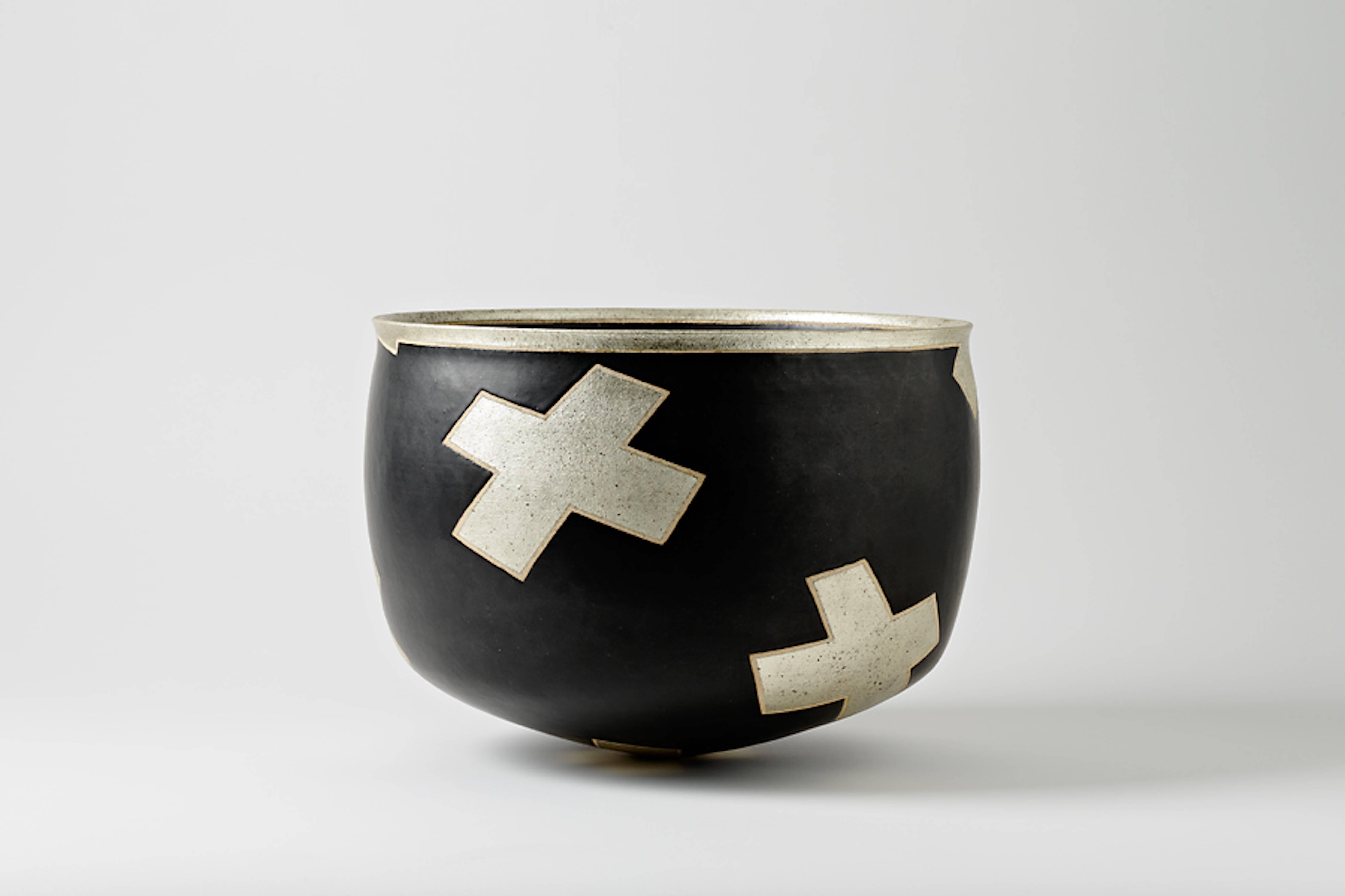 An elegant and precious ceramic cup with geometrical silver decoration by Alev Ebüzzyia Siesbye (Born in 1938 / Turkey).
Signed under the base 