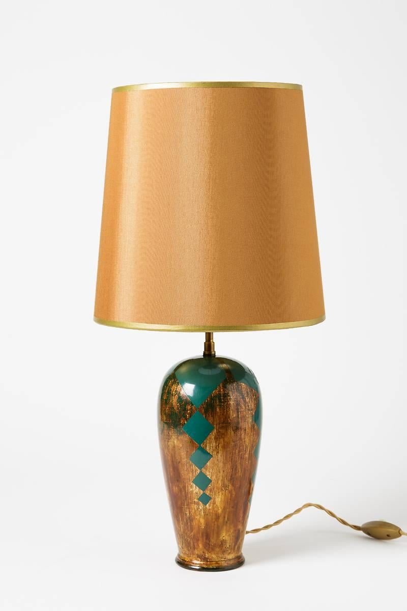 An elegant lacquered wood on a gilt background table lamp by Paul-Etienne Sain.
Perfect original condition.
Signed at the base.
Sold with lamp shade and new electrical system.

Measures: H 53 cm / 21' inch (with lamp shade).
Diameter 23.5 cm /