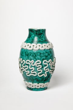 Vaso in ceramica bianco e verde in stile Art Déco del XX secolo, capolavoro di Gustave Asch