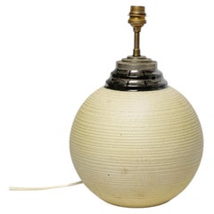 Lampada da tavolo in ceramica bianca e nera in stile Art Déco del XX secolo, firmata Luc Lanel, 1940
