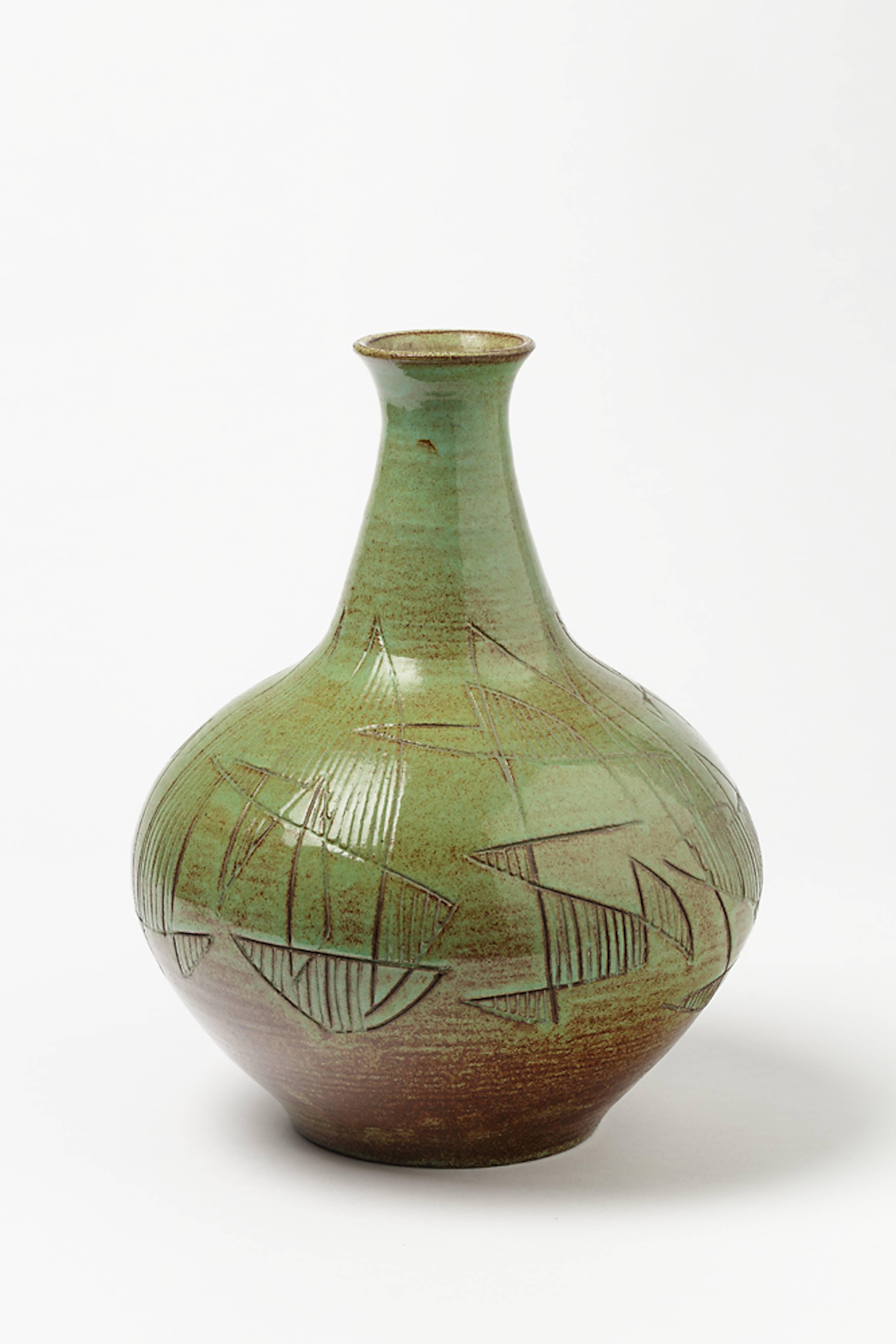 Un étonnant vase en céramique d'Accolay avec une décoration abstraite.
Conditions d'origine parfaites.
Signé sous la base,
circa 1960-1970.