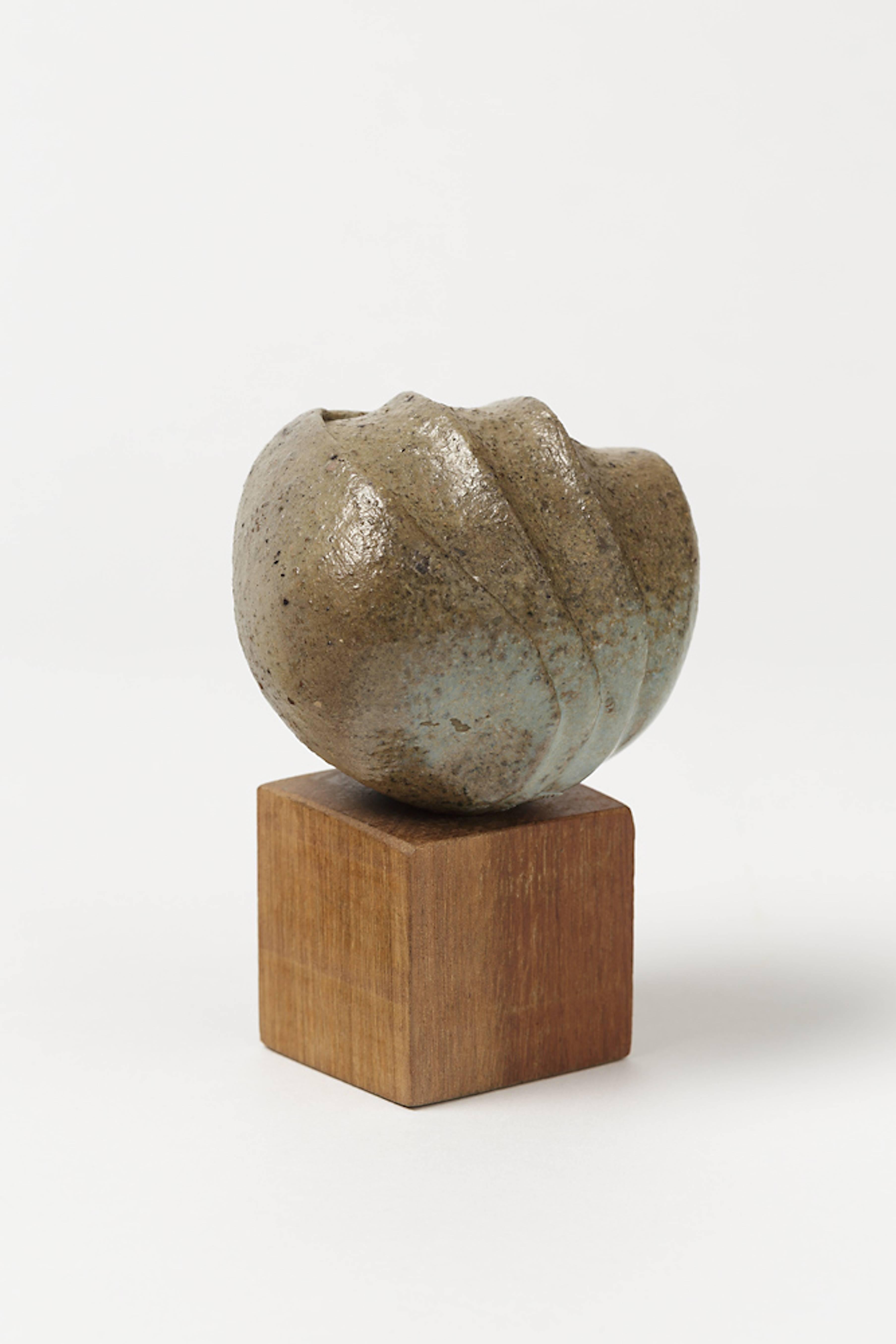 An elegant stoneware sculpture with wood base by Elisabeth Joulia.
Unique piece.
Signed “Joulia” and dated “81” (1981).
Dimensions include wood base.
