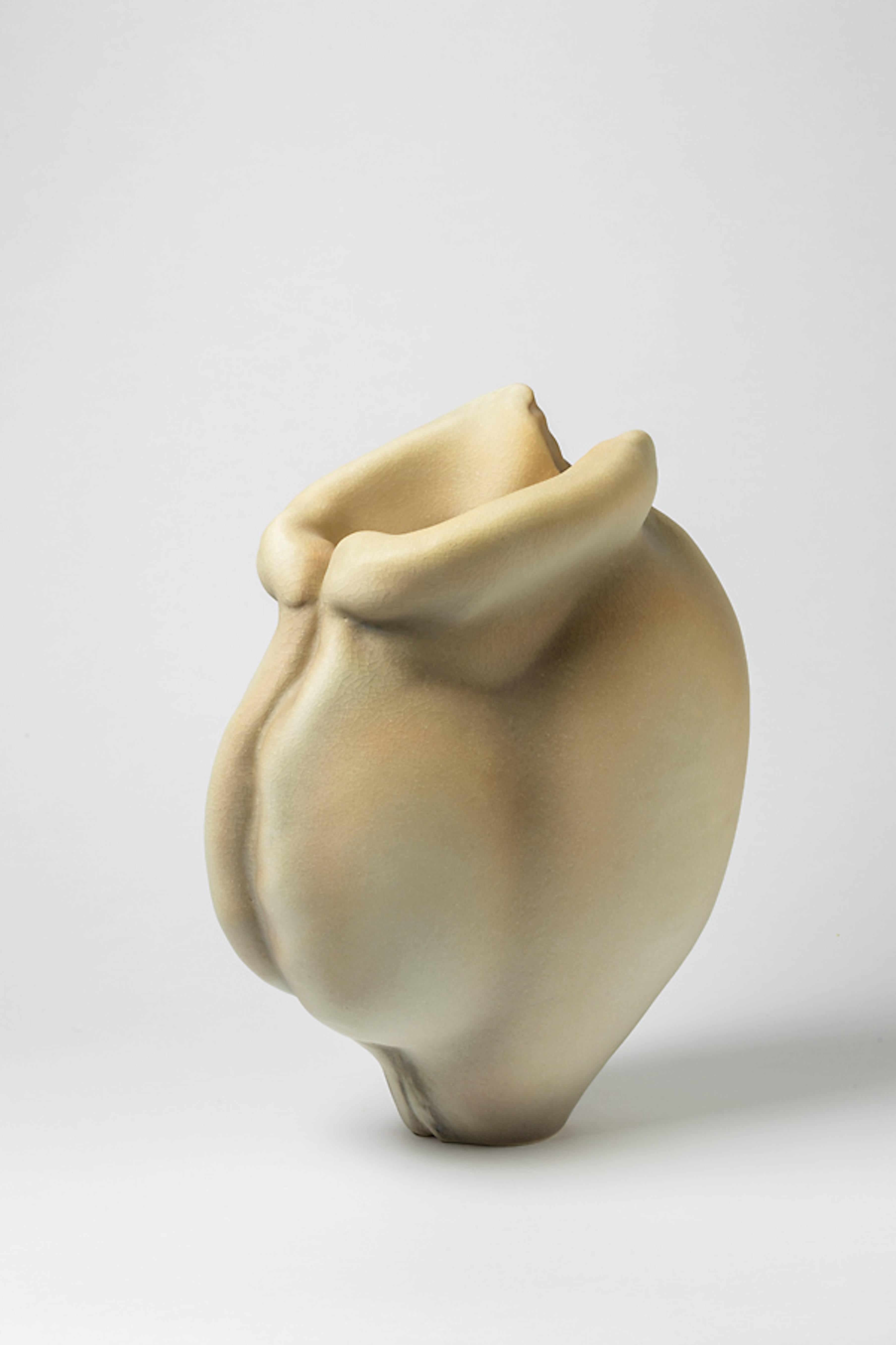 A porcelain sculpture by Wayne Fischer.
Unique piece.
Signed at the base 