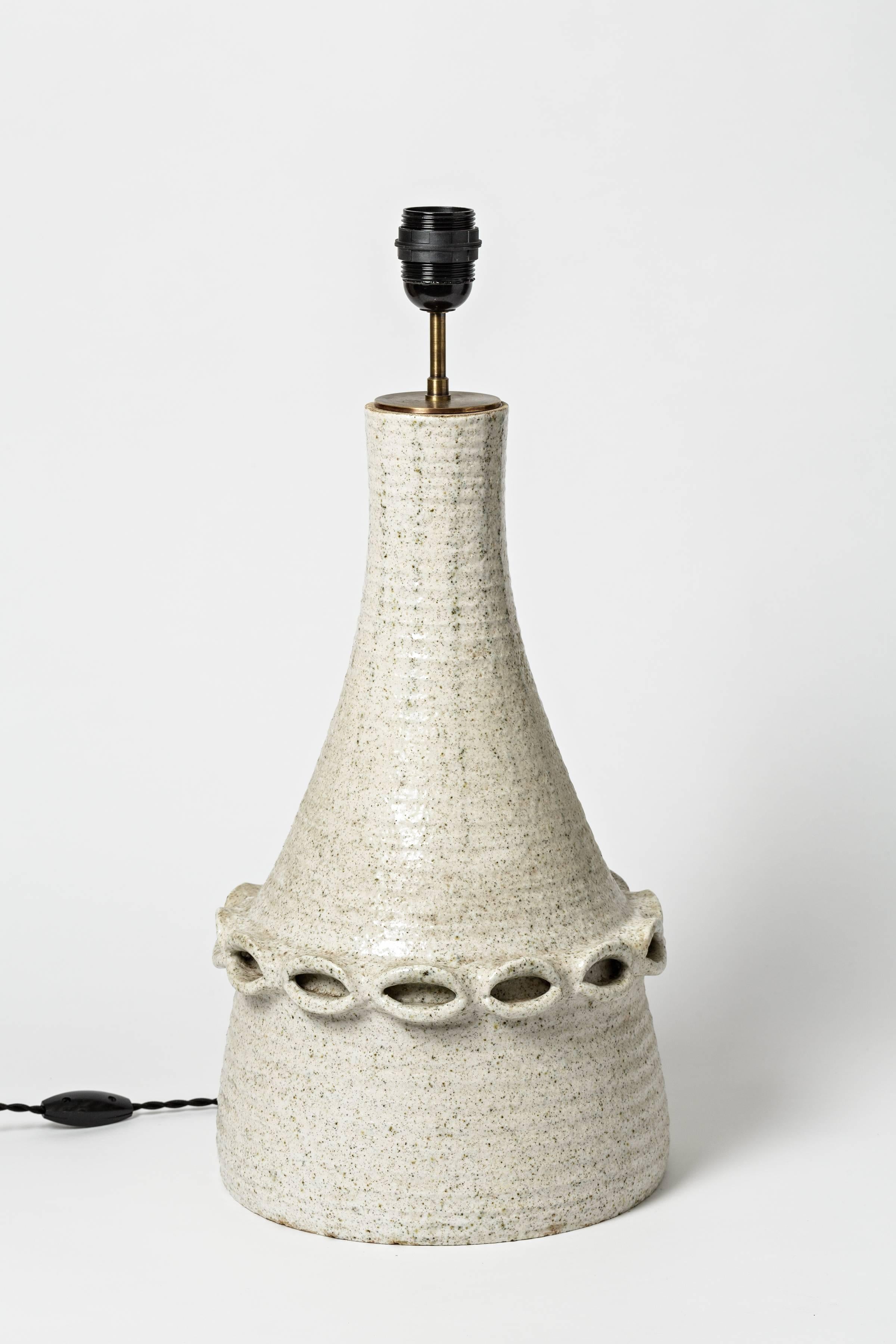 A ceramic lamp by Accolay with geometrical decoration and white glaze.
Perfect original conditions,
circa 1970.

Sold with a new electrical system.

Dimensions with electrical system: 22' x 9' 1/2 x 9' 1/2 inch.

Dimensions without