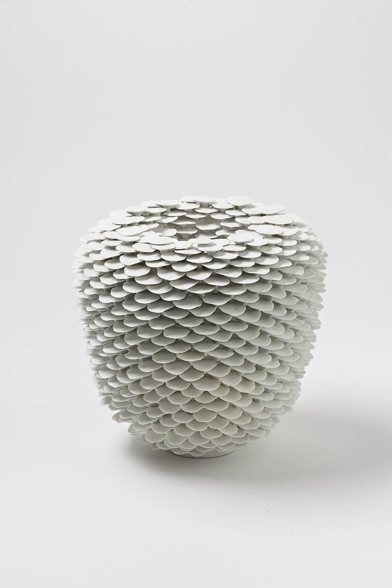 An elegant and subtle porcelain sculpture by Mart Schrijvers.
Perfect original conditions.
Artist monogram under the base.
2016.
Unique piece.